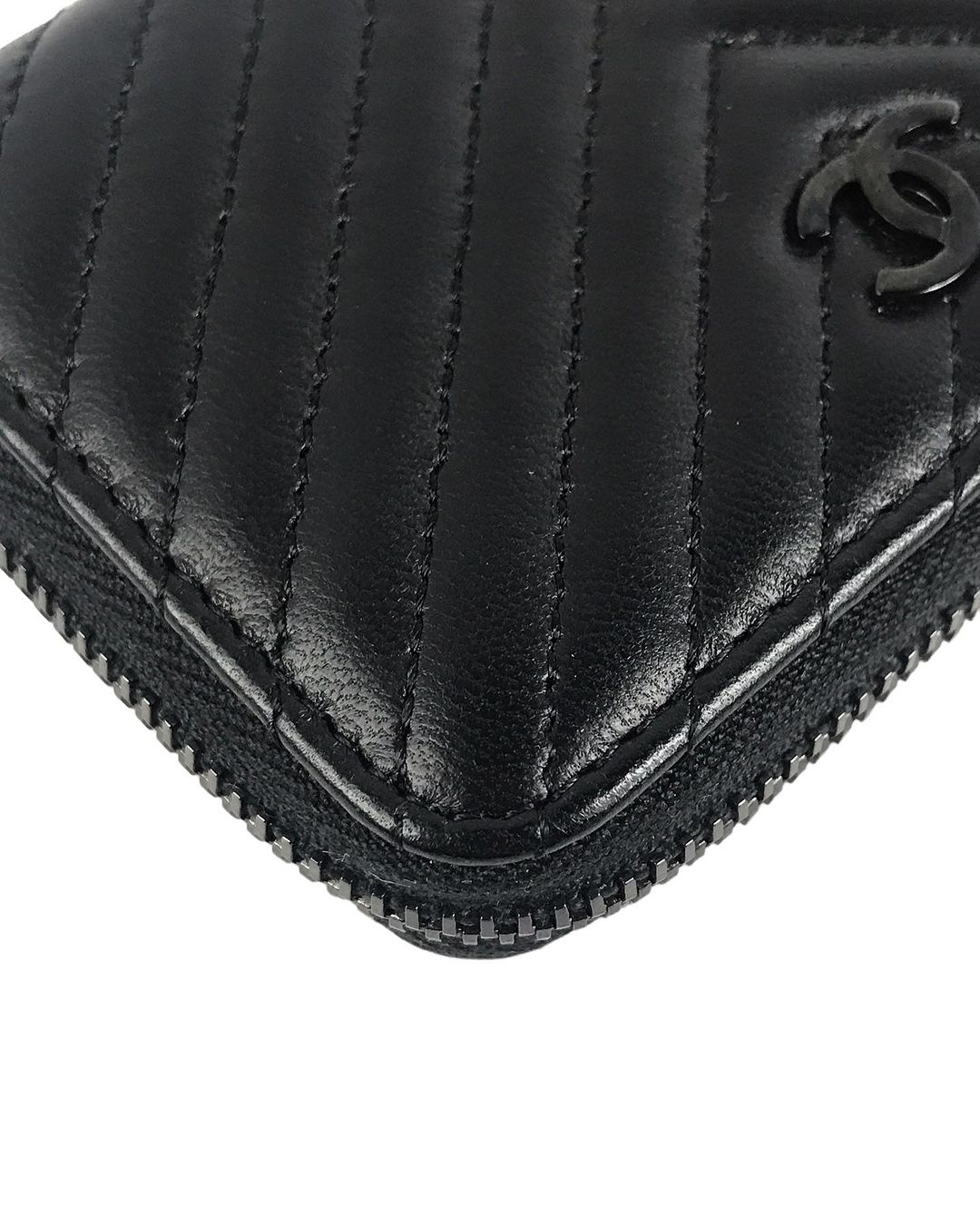 So Black Chevron Lambskin Zipped Coin Wallet w/BHW