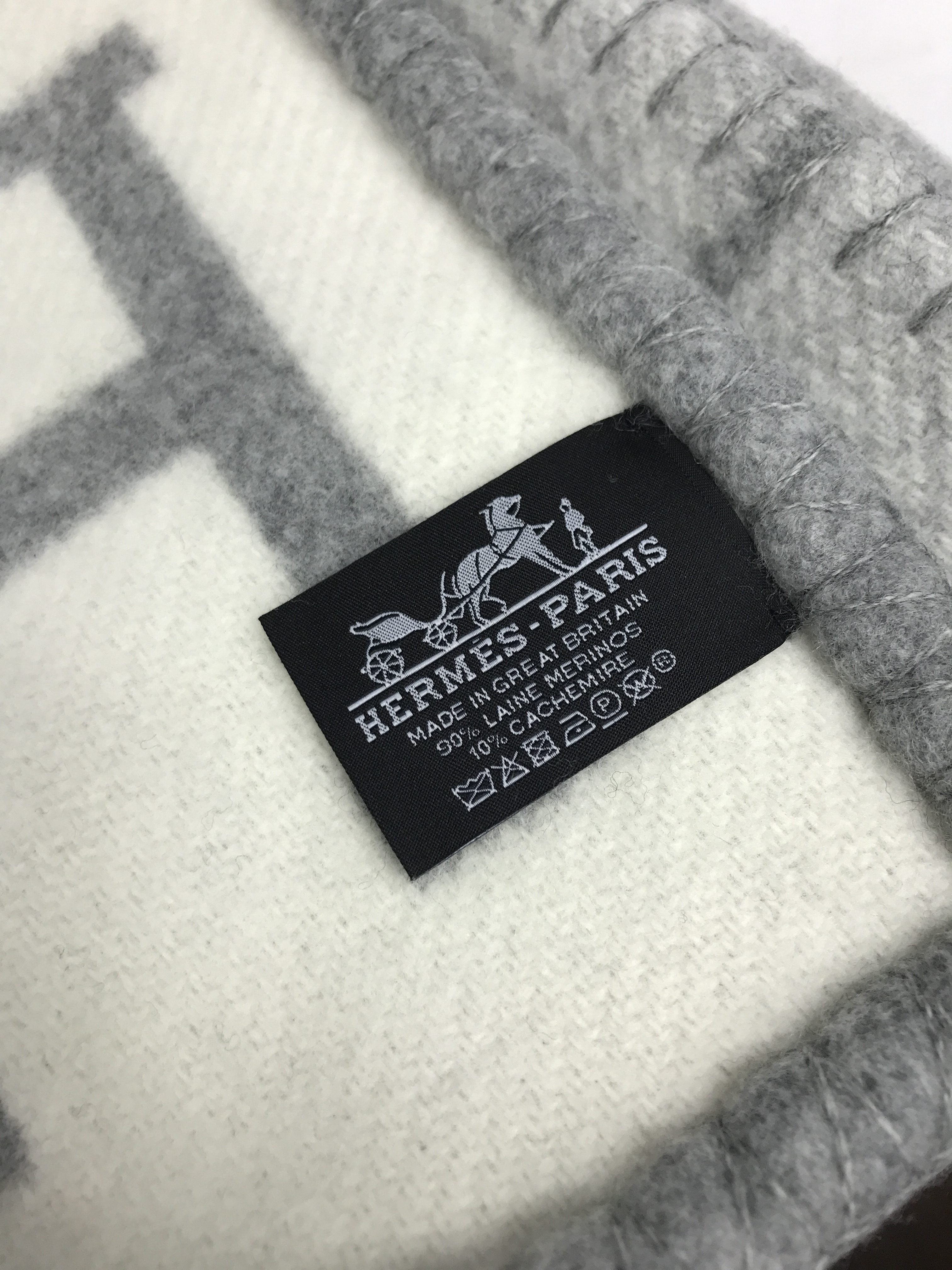 Ecru/Gris Clair Avalon III Throw Blanket
