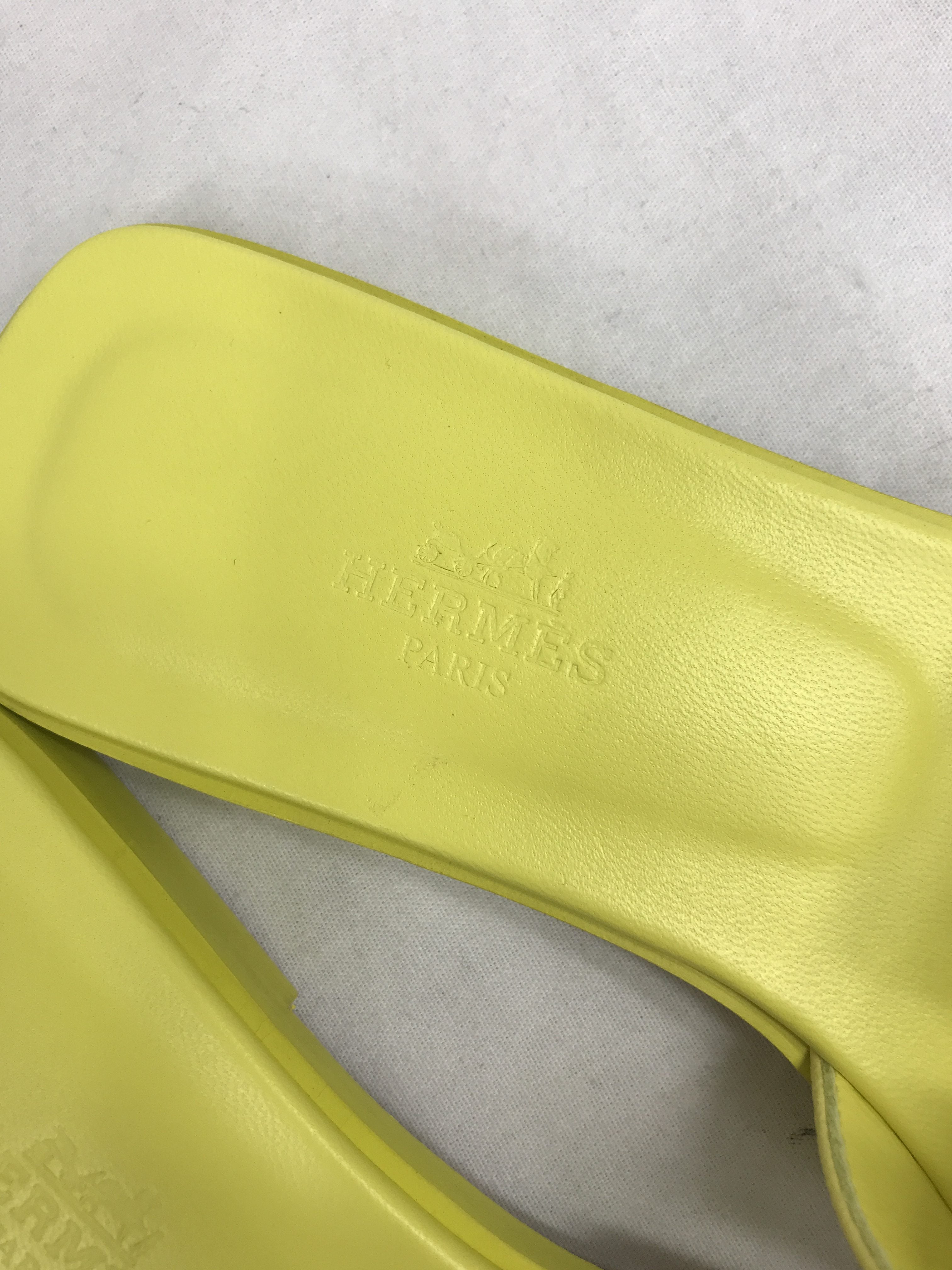 Jaune Curcuma Epsom Oran Sandals - Haute Classics