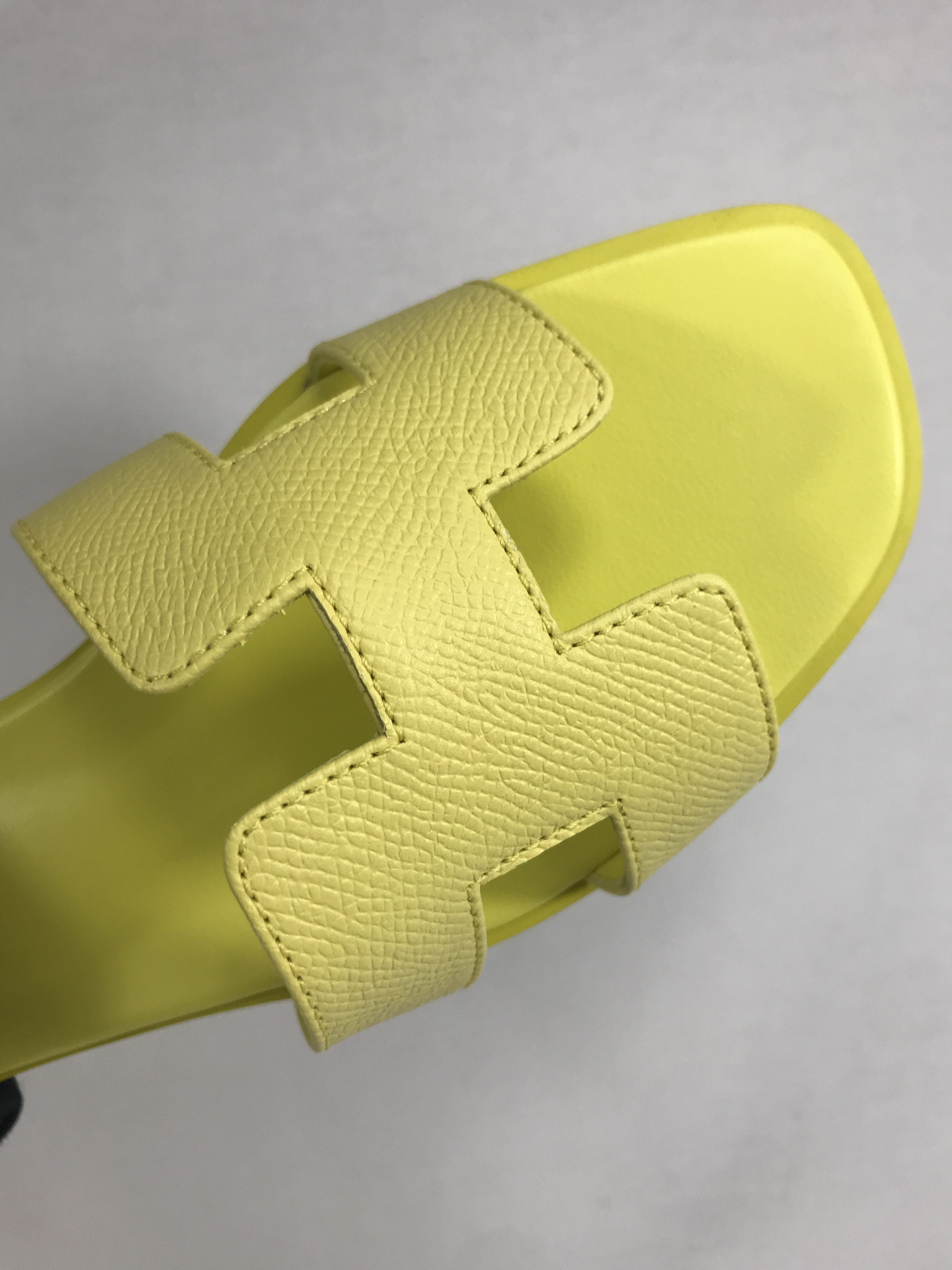 Jaune Curcuma Epsom Oran Sandals - Haute Classics