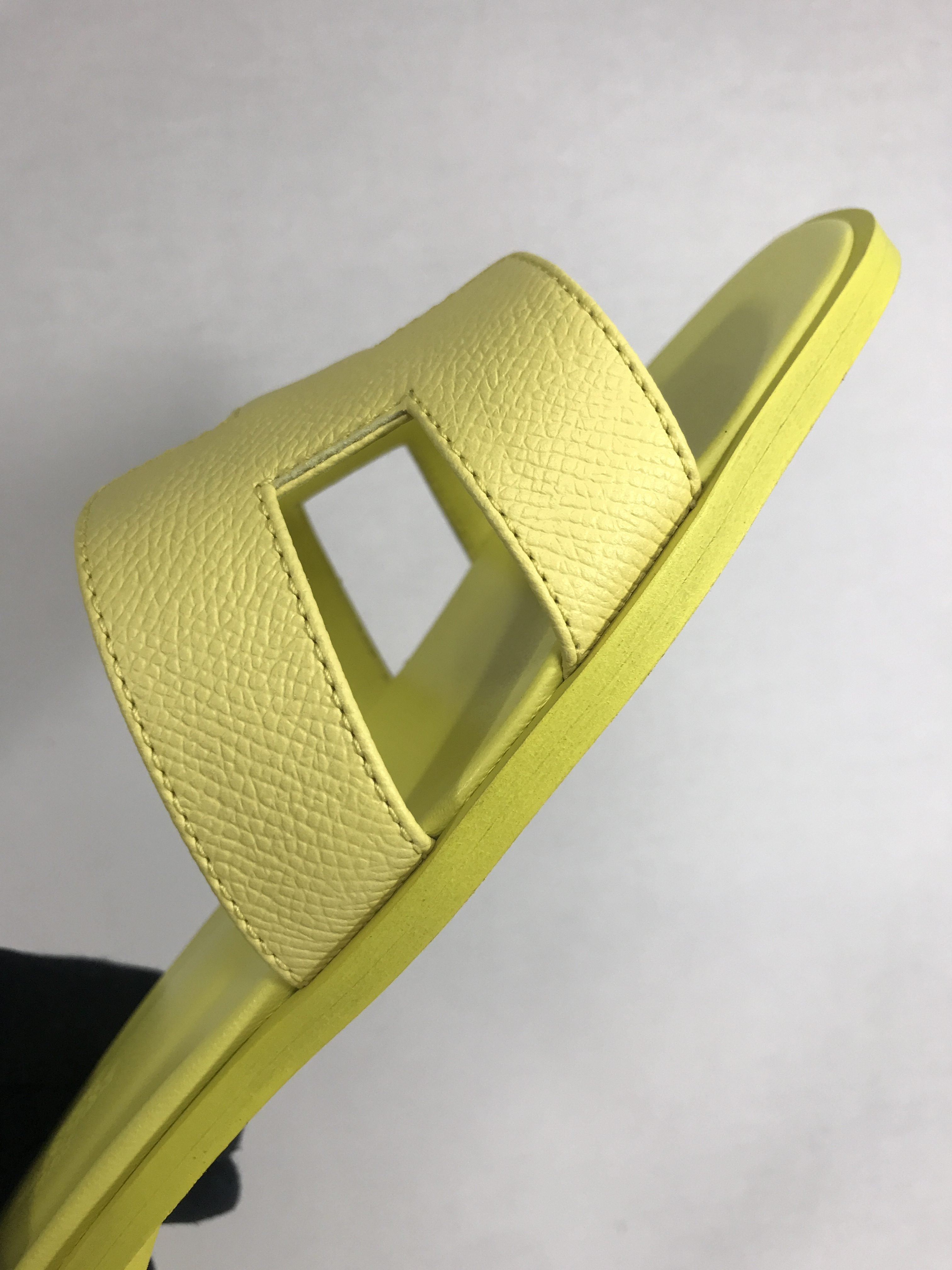 Jaune Curcuma Epsom Oran Sandals - Haute Classics