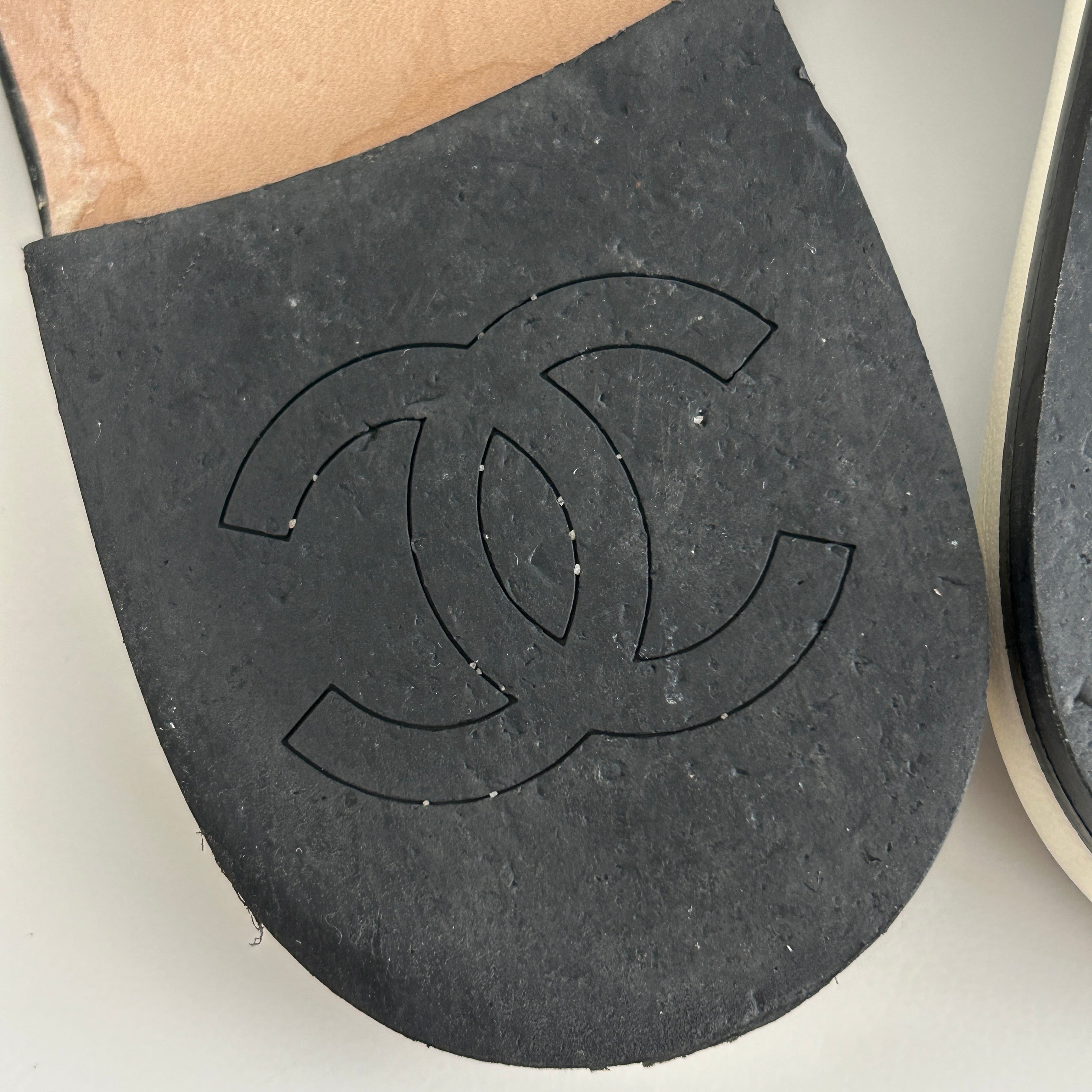 Black/White 2023 Knit CC Logo Mules - Haute Classics