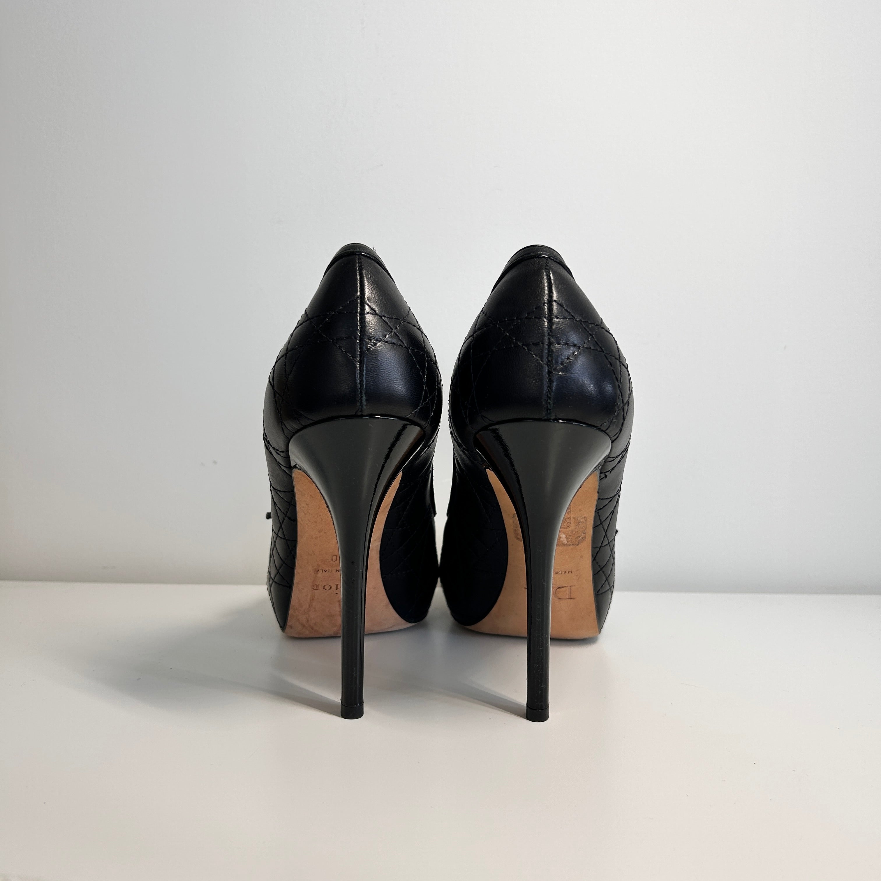 Black Cannage Pattern Leather Pumps