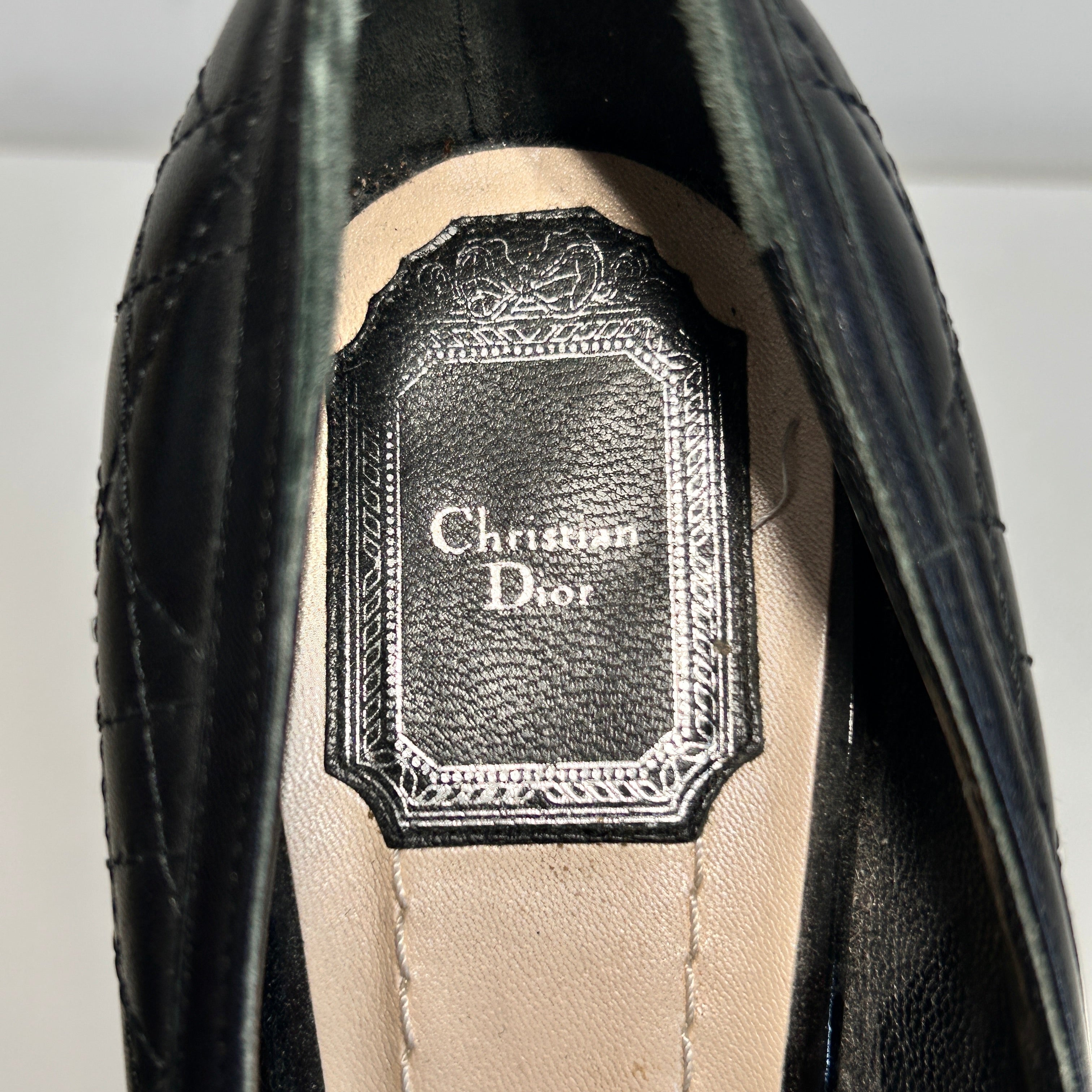 Black Cannage Pattern Leather Pumps