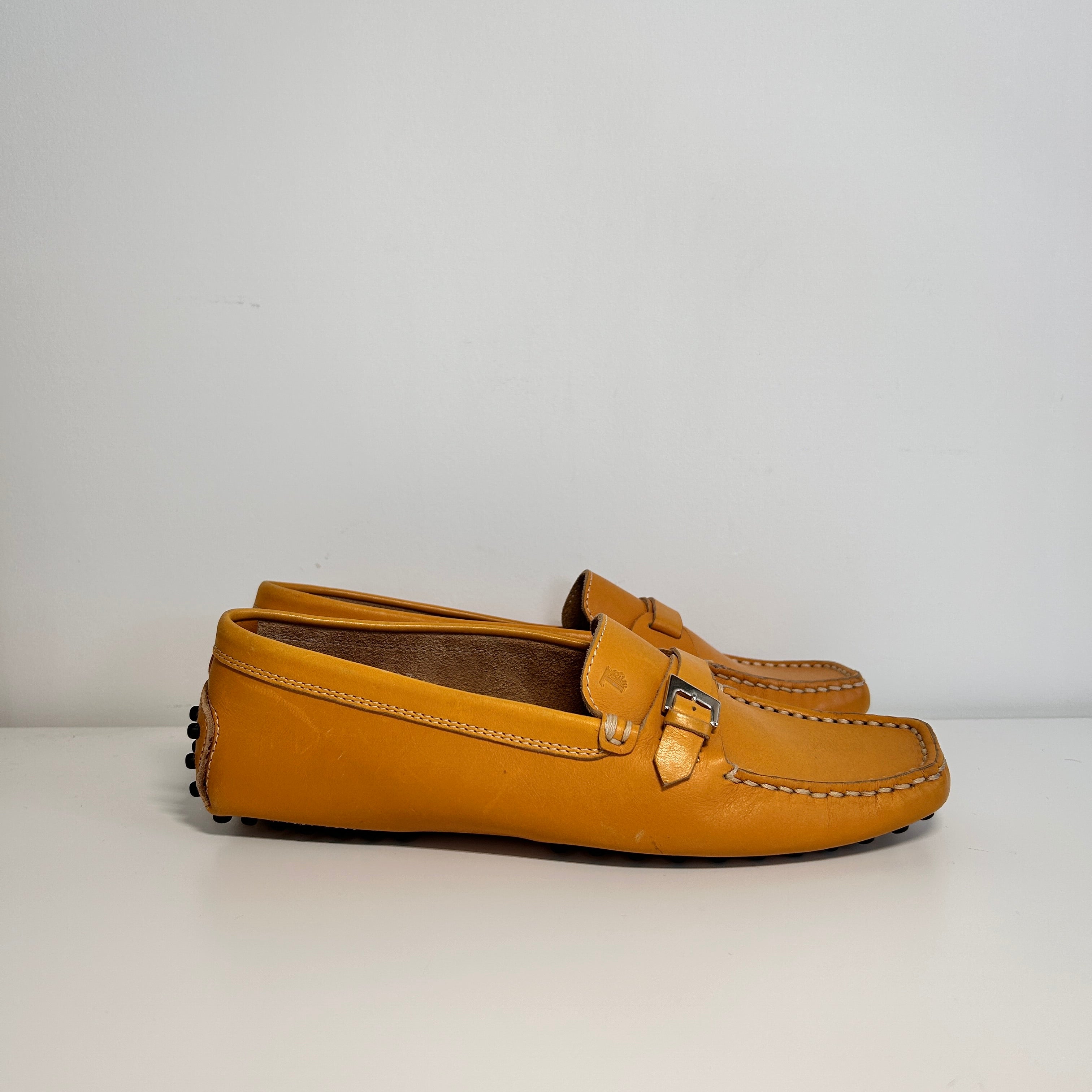 Yellow Leather Gommino T-logo Plaque Loafers