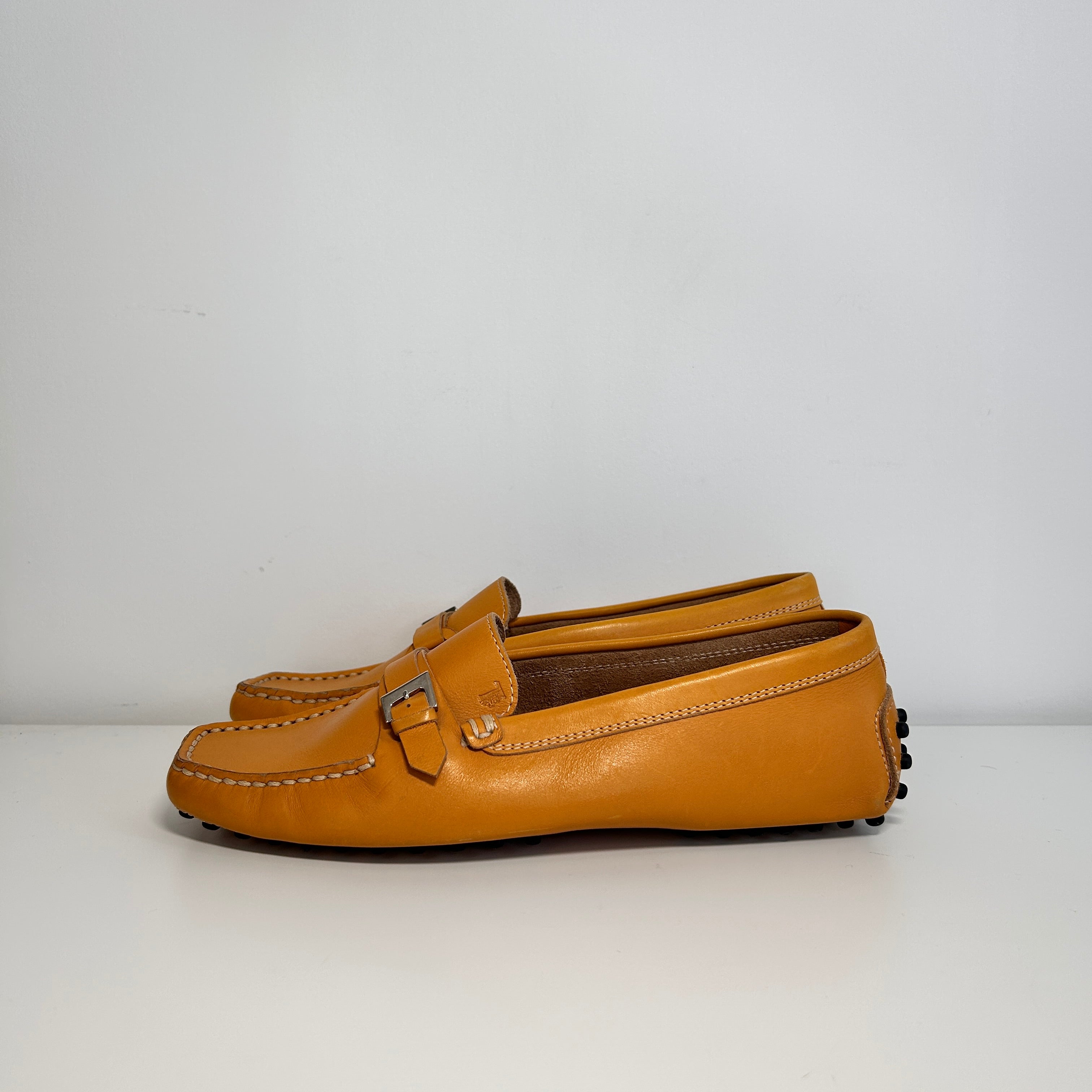 Yellow Leather Gommino T-logo Plaque Loafers