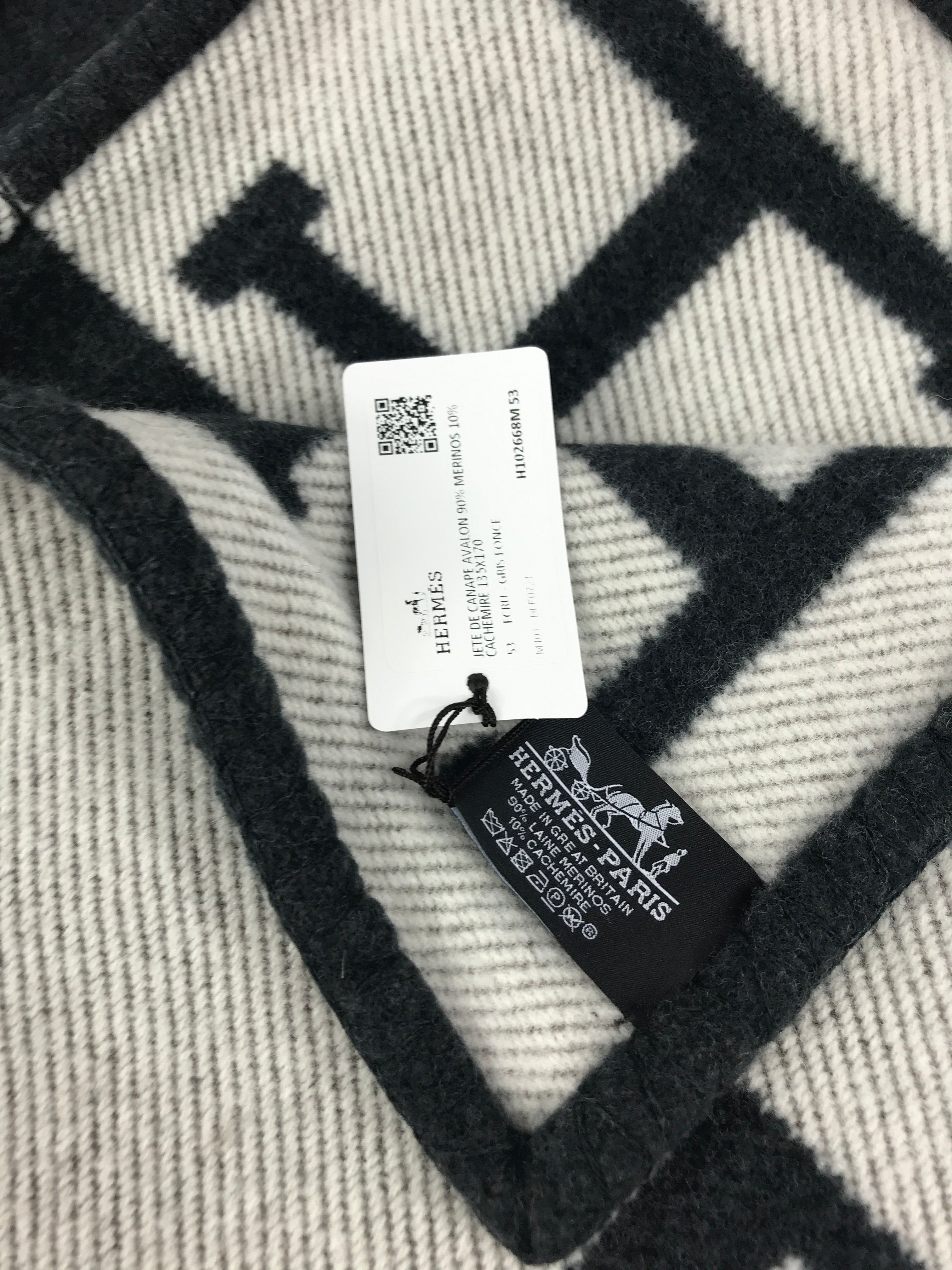 Black/Ecru Avalon III Throw Blanket