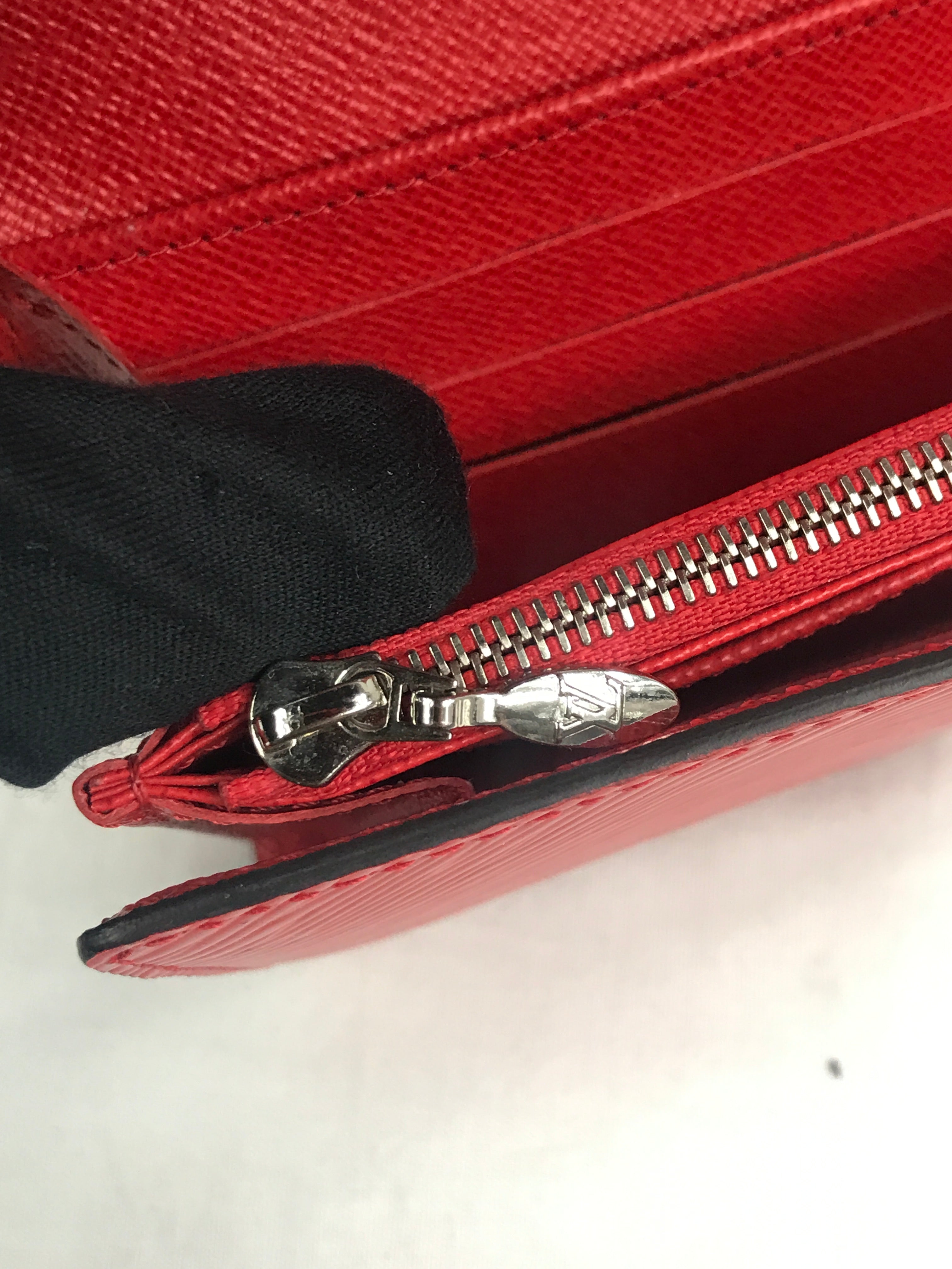 Poppy Epi Leather Twist Wallet W/SHW