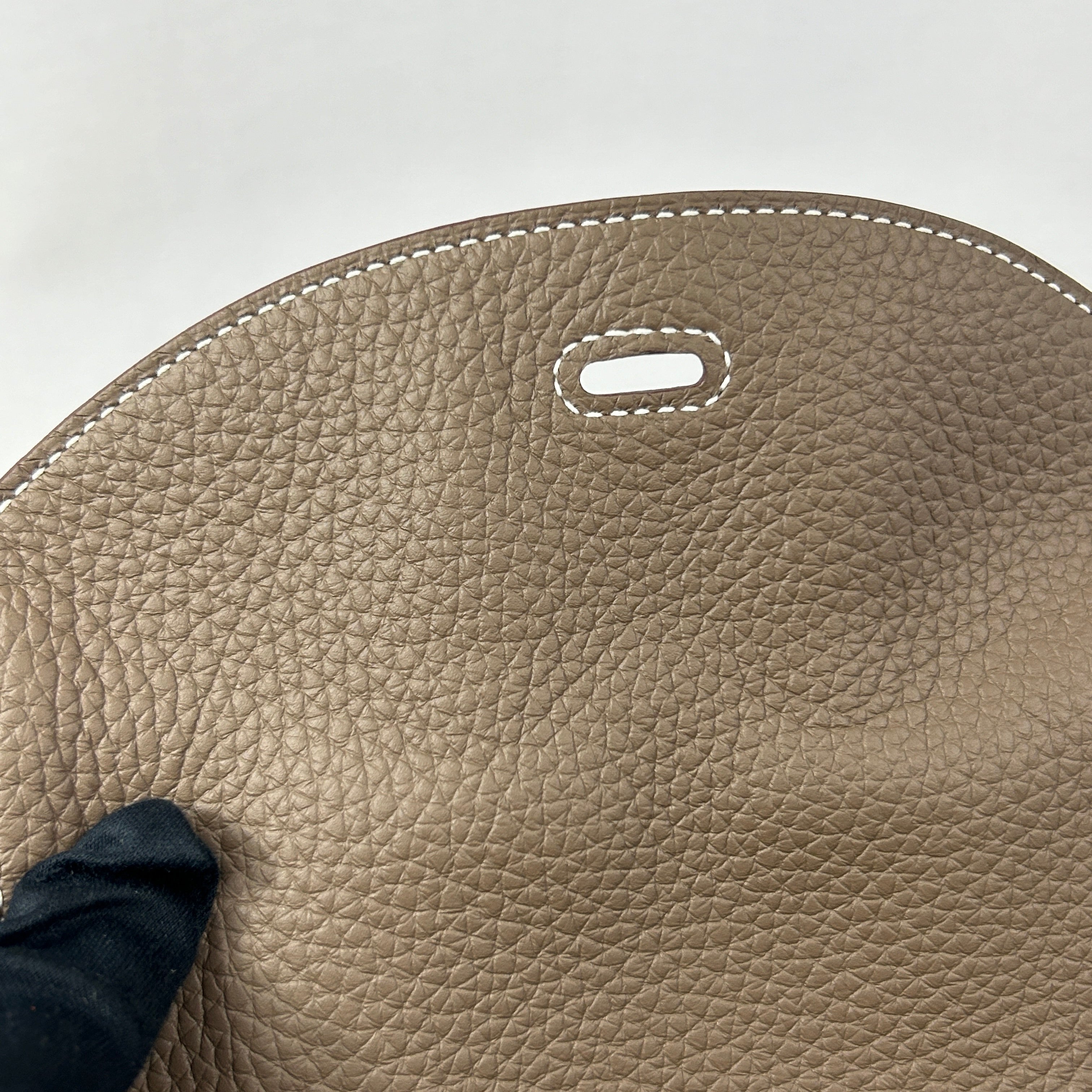 Etoupe Togo Leather Lindy 26 w/GHW