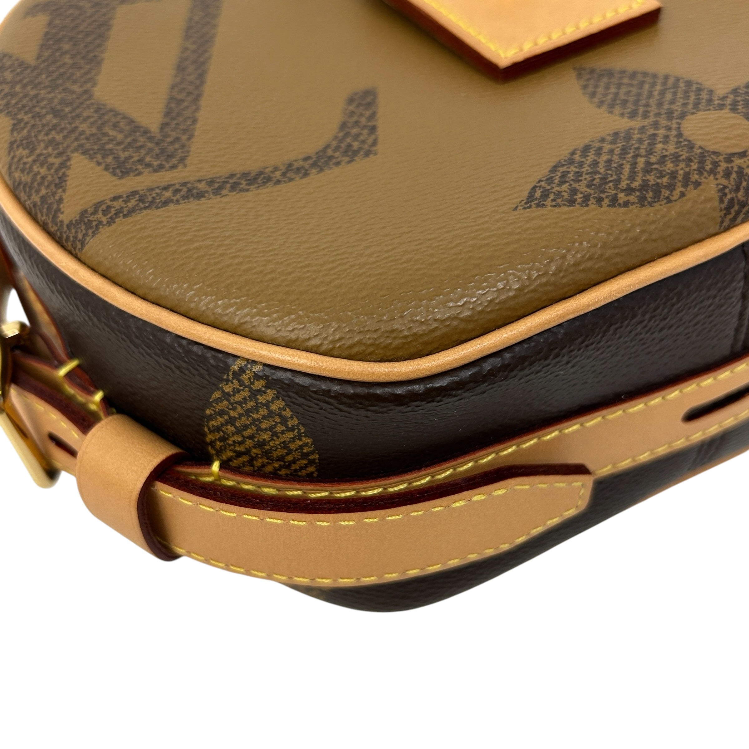 Reverse Monogram Giant Boite Chapeau Souple w/GHW
