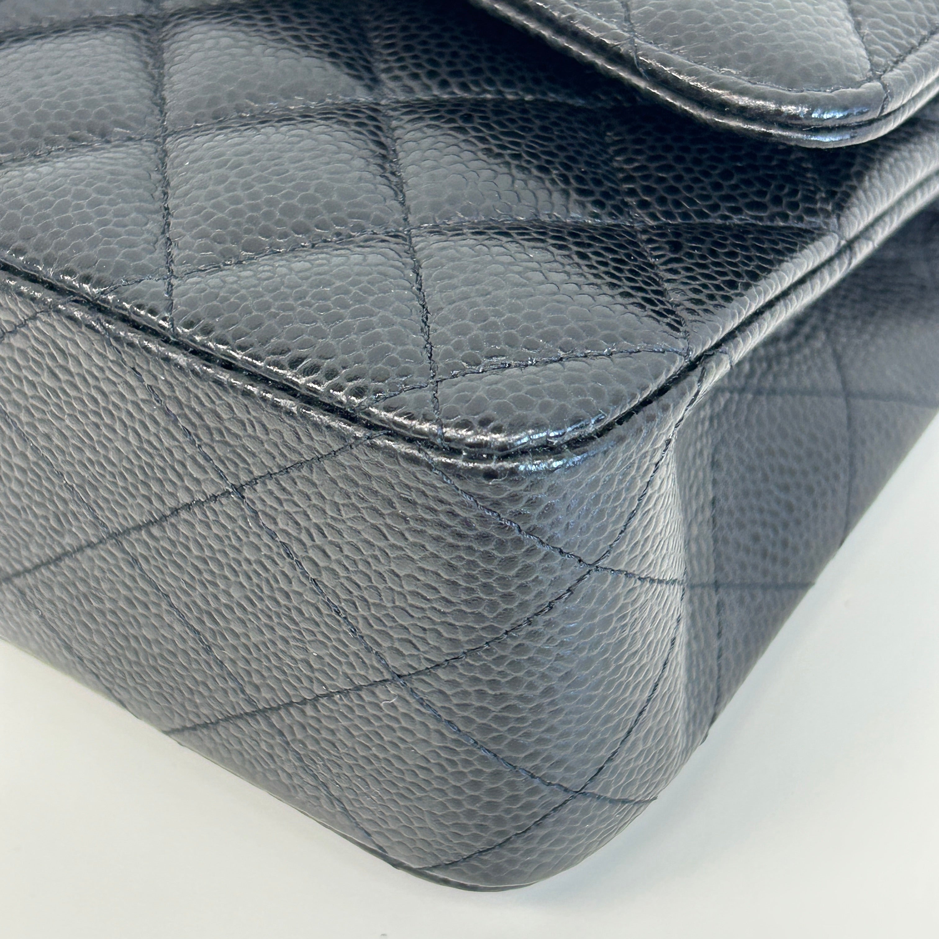 Black Caviar Medium Classic Double Flap w/GHW