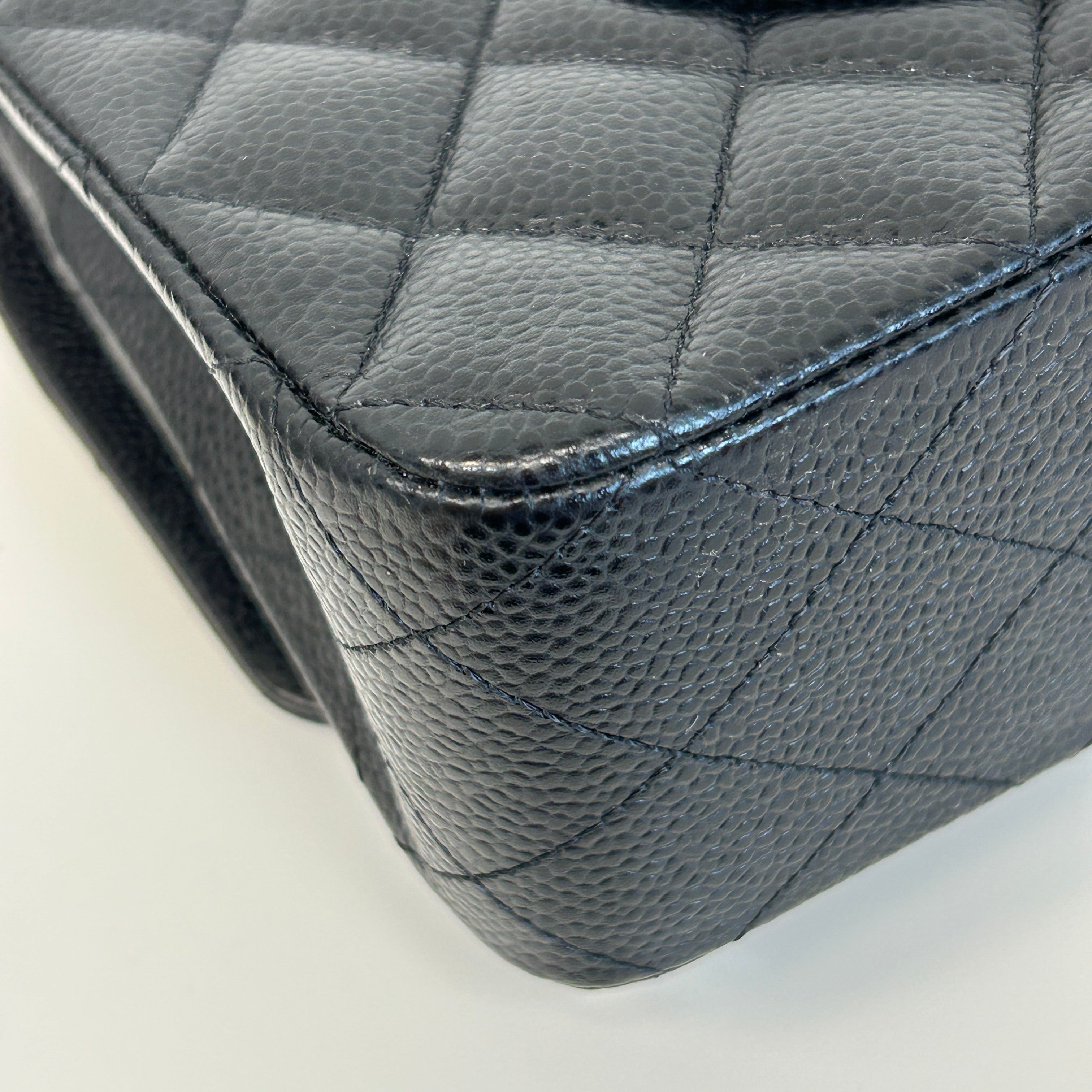 Black Caviar Medium Classic Double Flap w/GHW