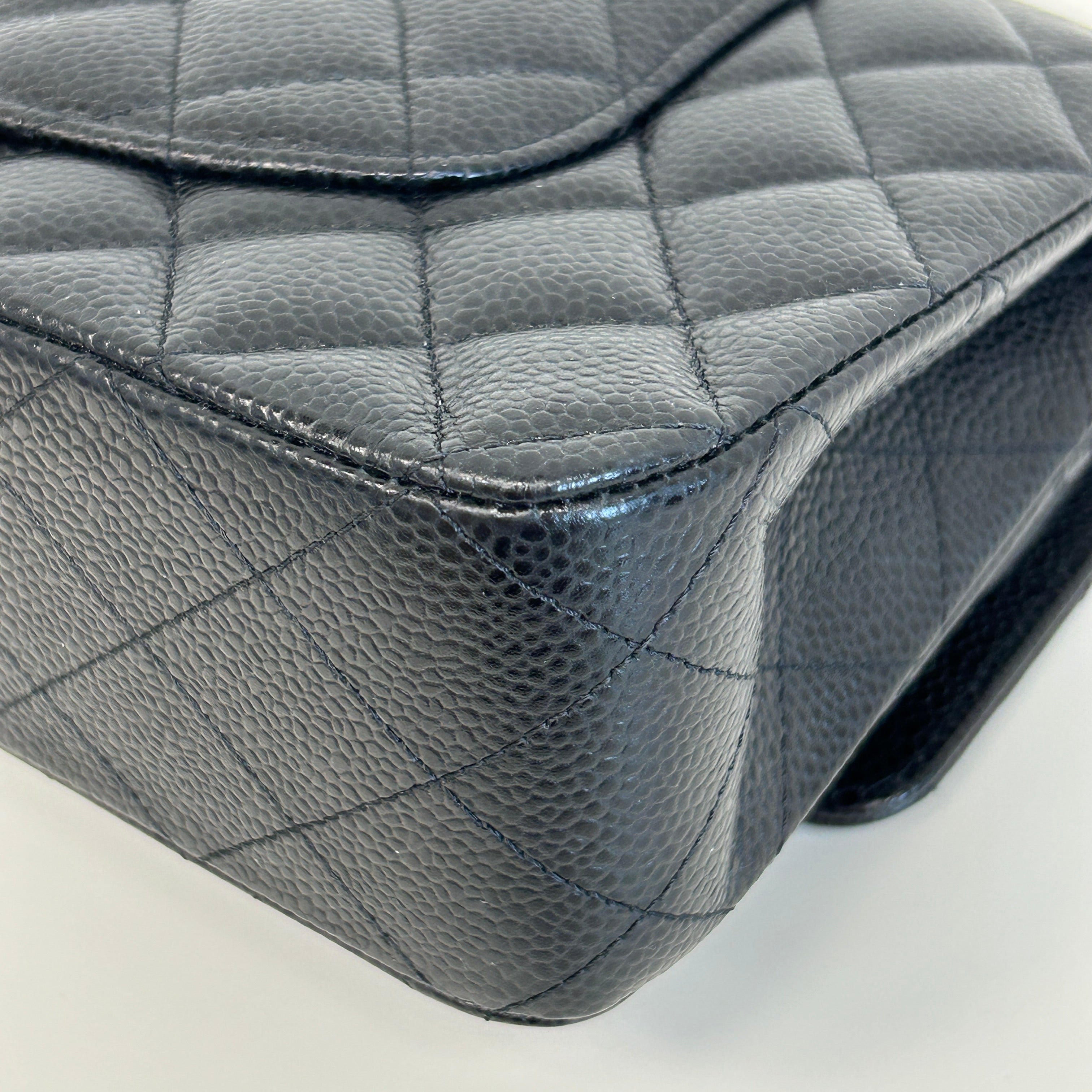 Black Caviar Medium Classic Double Flap w/GHW