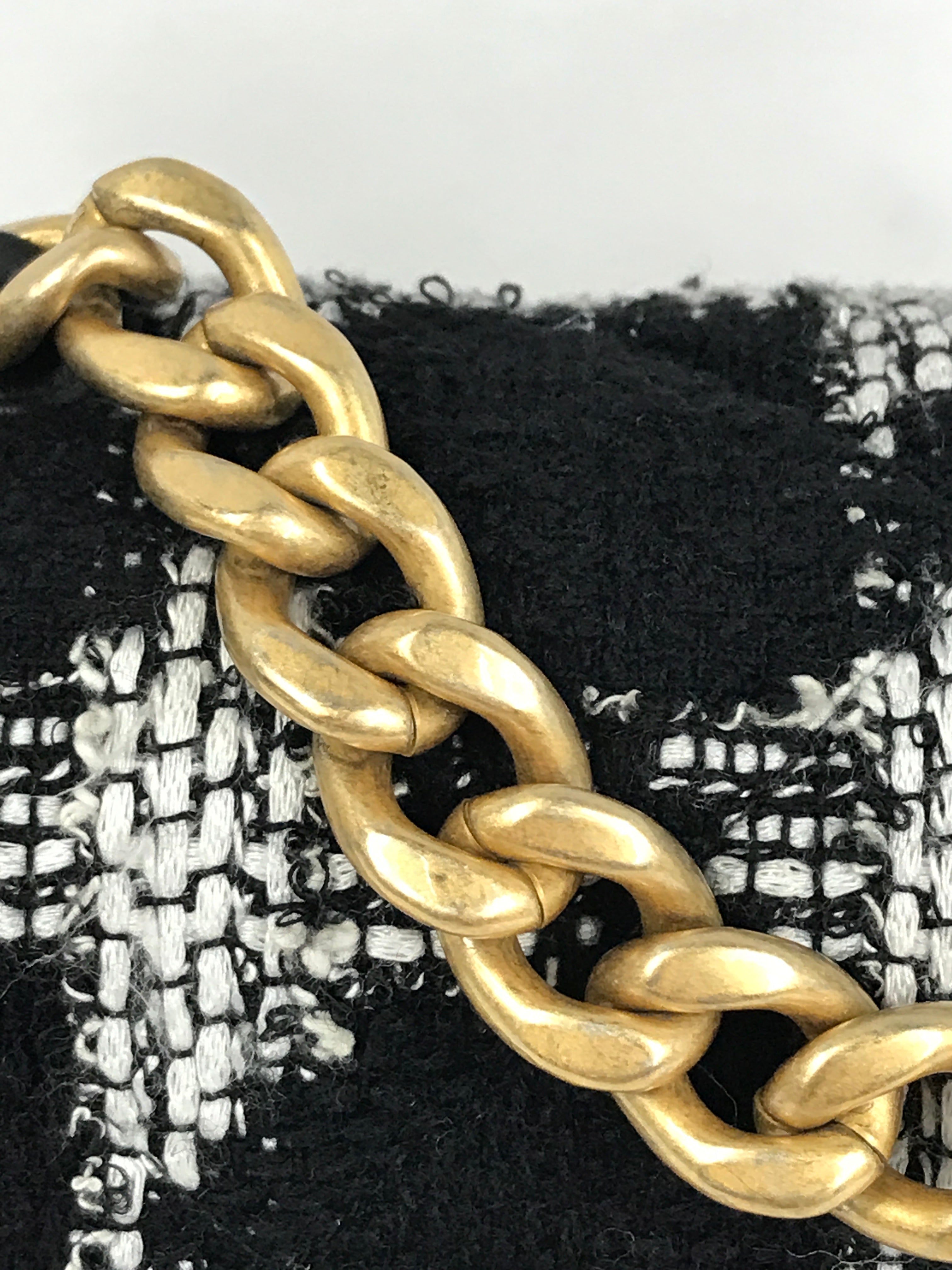 Black/ White Houndstooth Tweed Small 19 W/GHW
