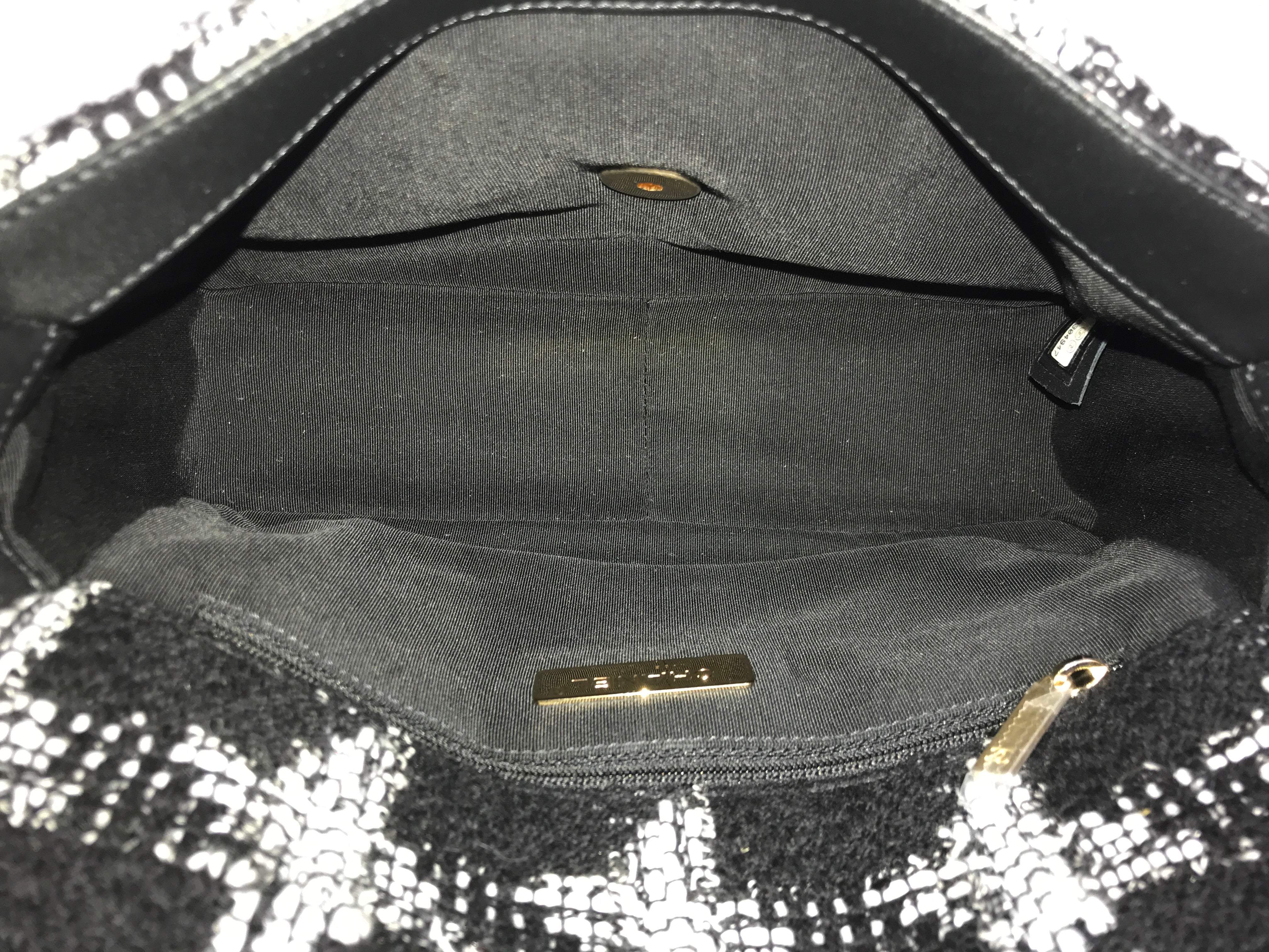 Black/ White Houndstooth Tweed Small 19 W/GHW
