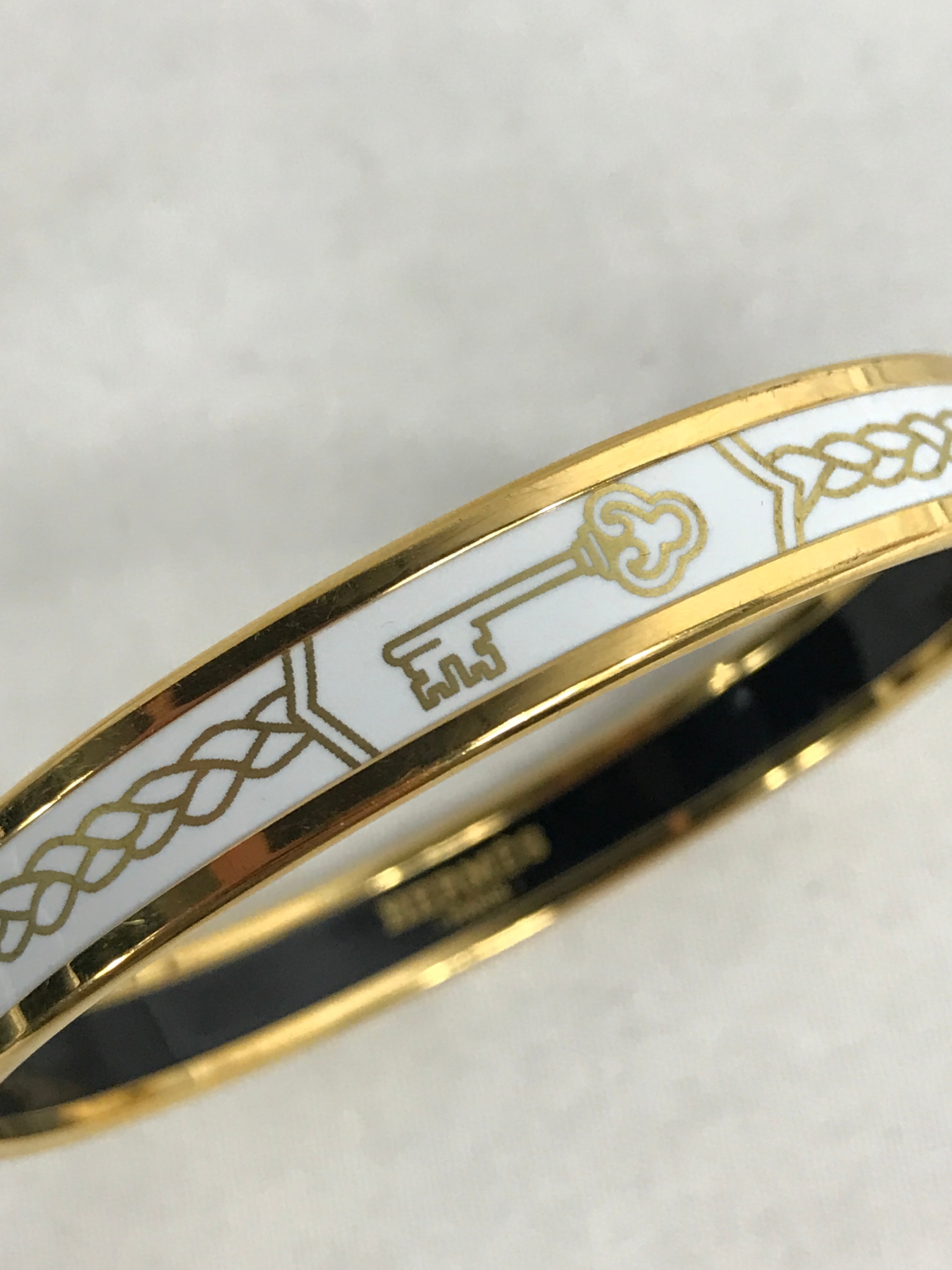 F Les Cles White/Gold Enamel Bangle w/GHW