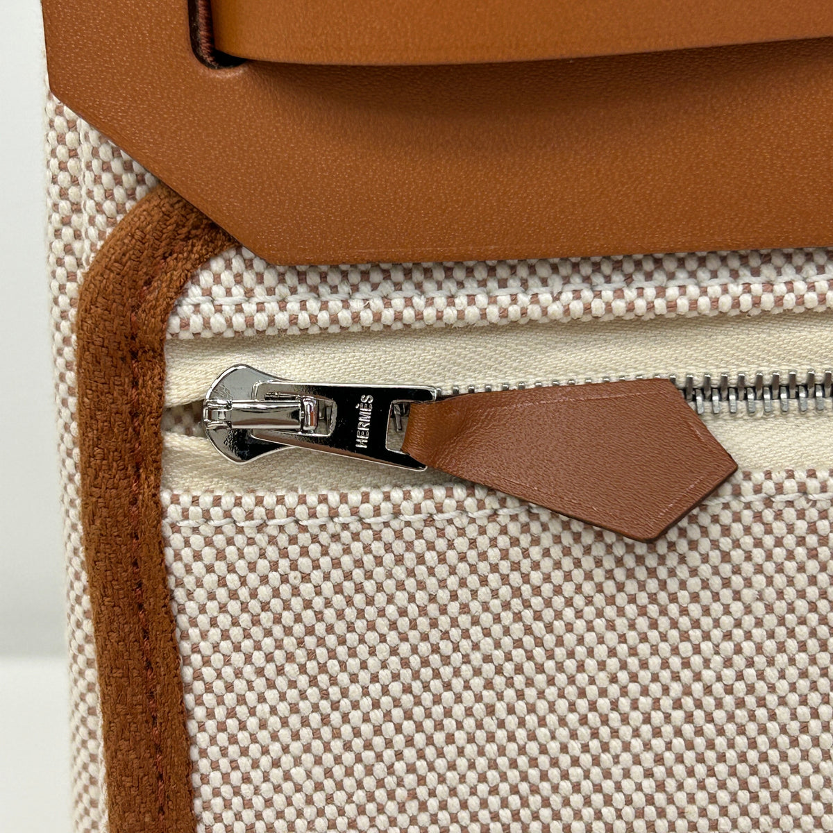 Écru / Beige / Naturel Sable Herbag Zip 20 Bag w/PHW