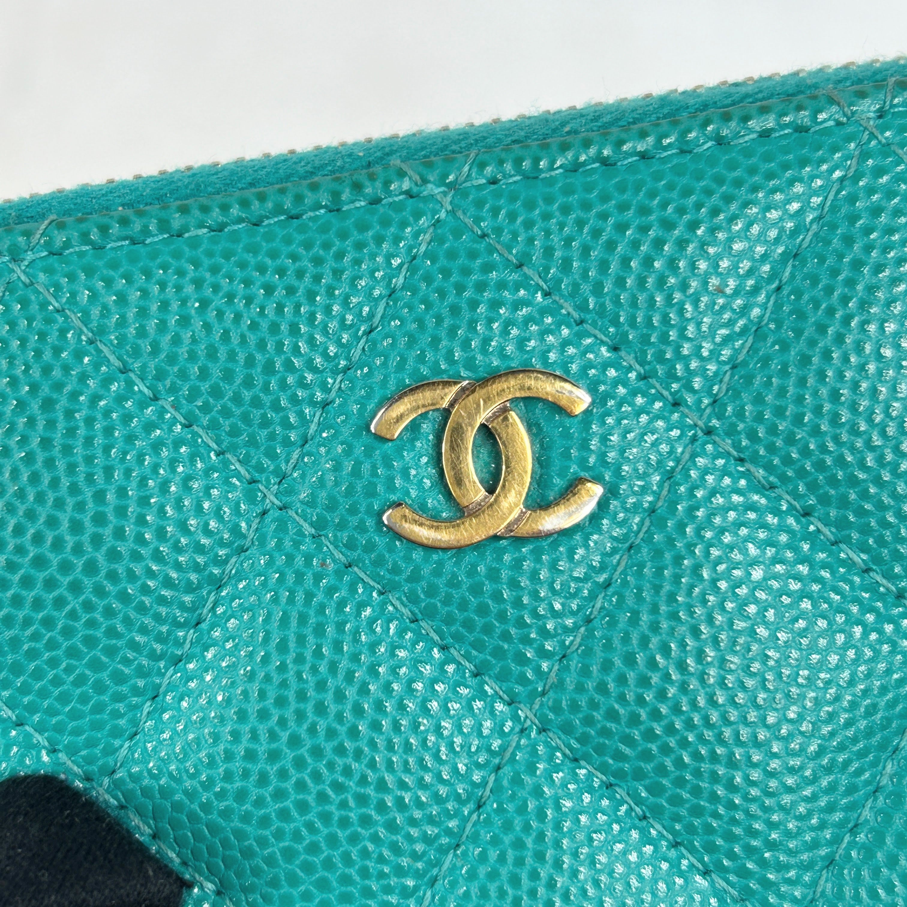 Caviar Quilted Turquoise Zippy Card Wallet