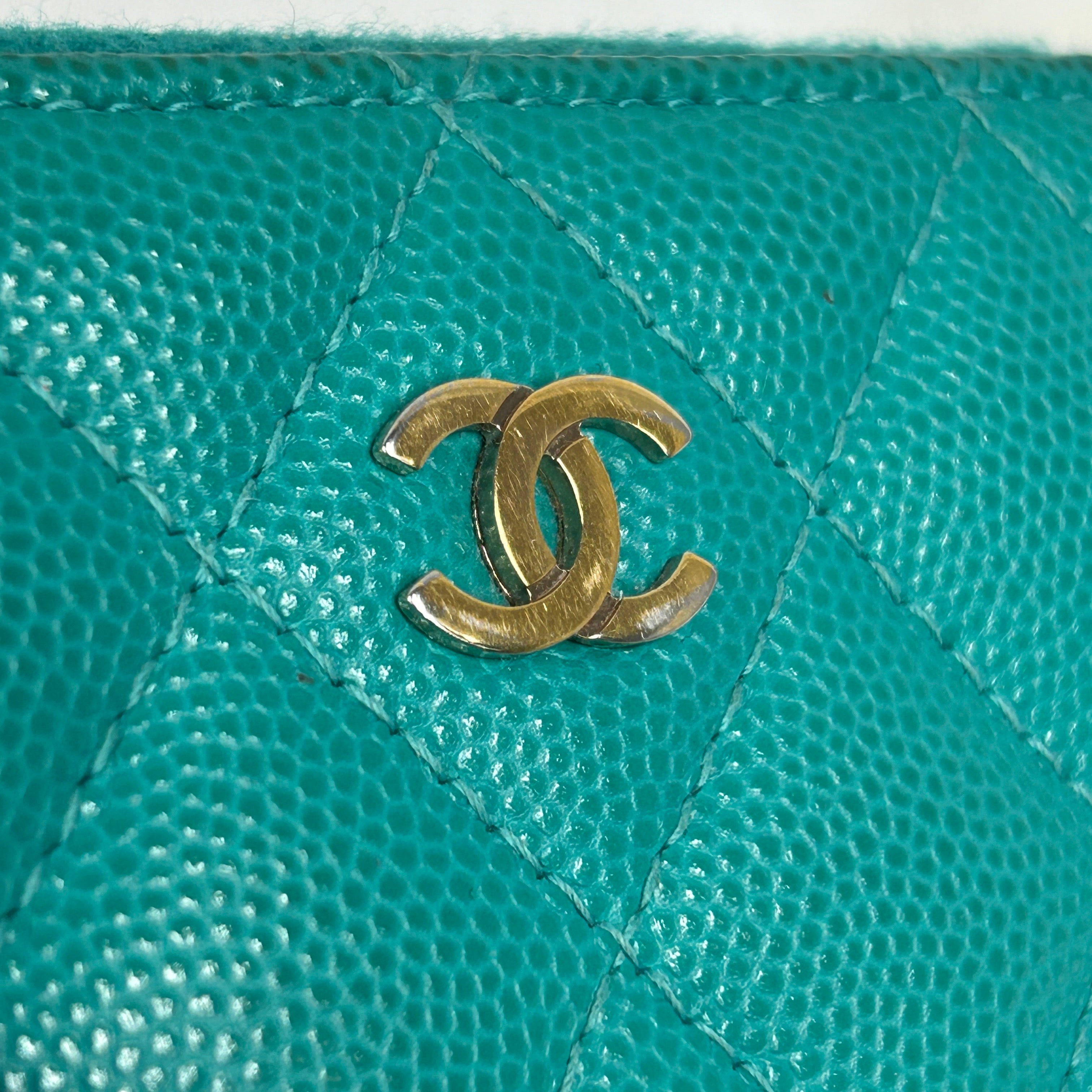 Caviar Quilted Turquoise Zippy Card Wallet