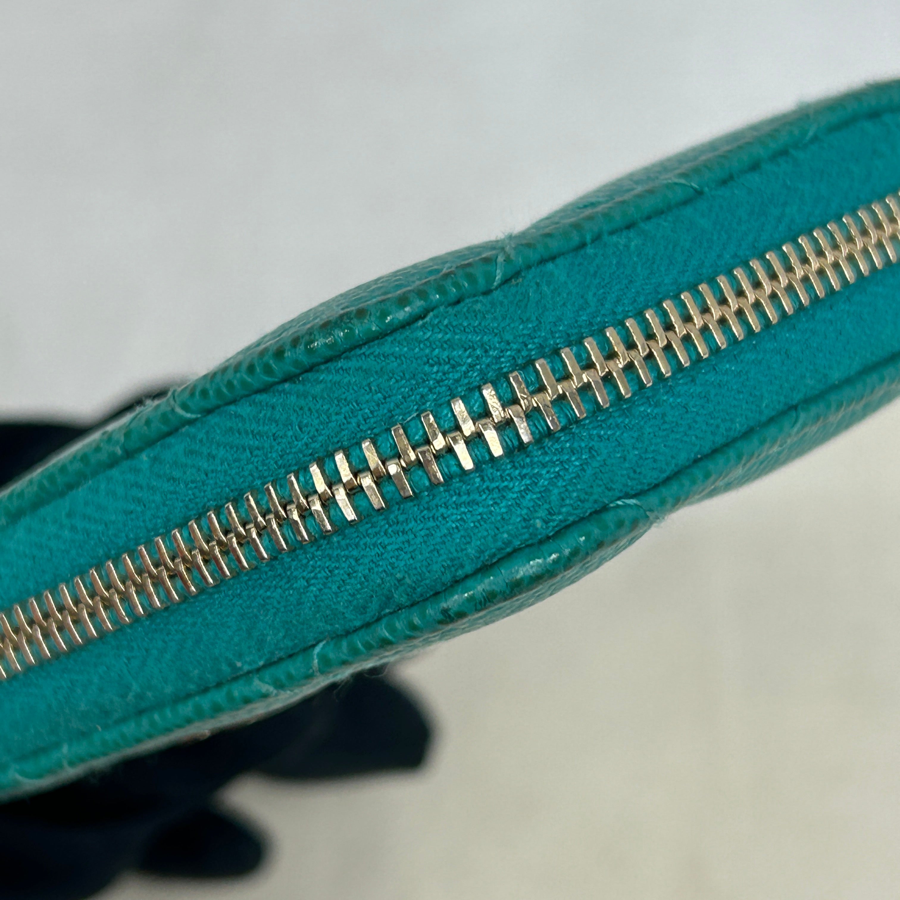 Caviar Quilted Turquoise Zippy Card Wallet
