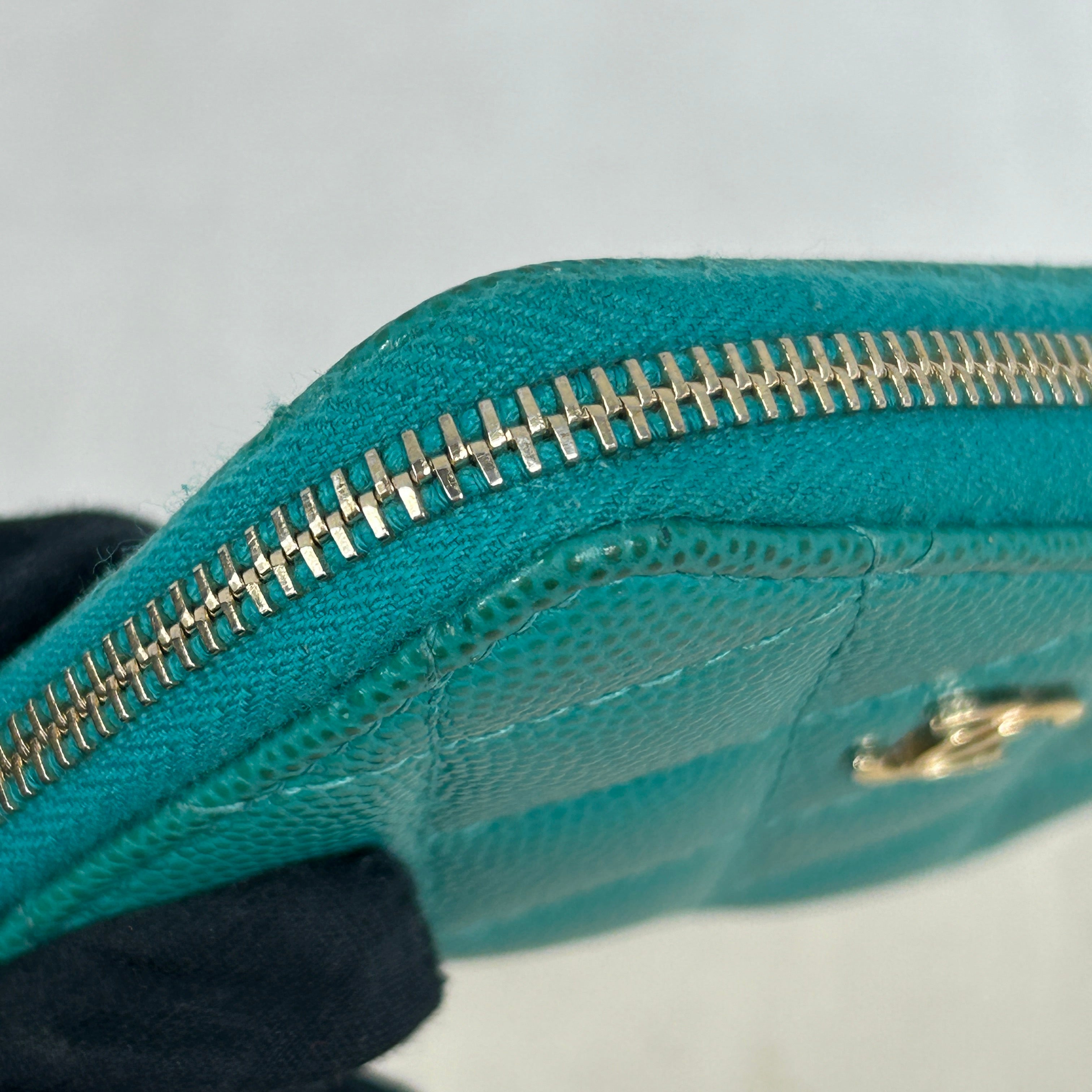 Caviar Quilted Turquoise Zippy Card Wallet