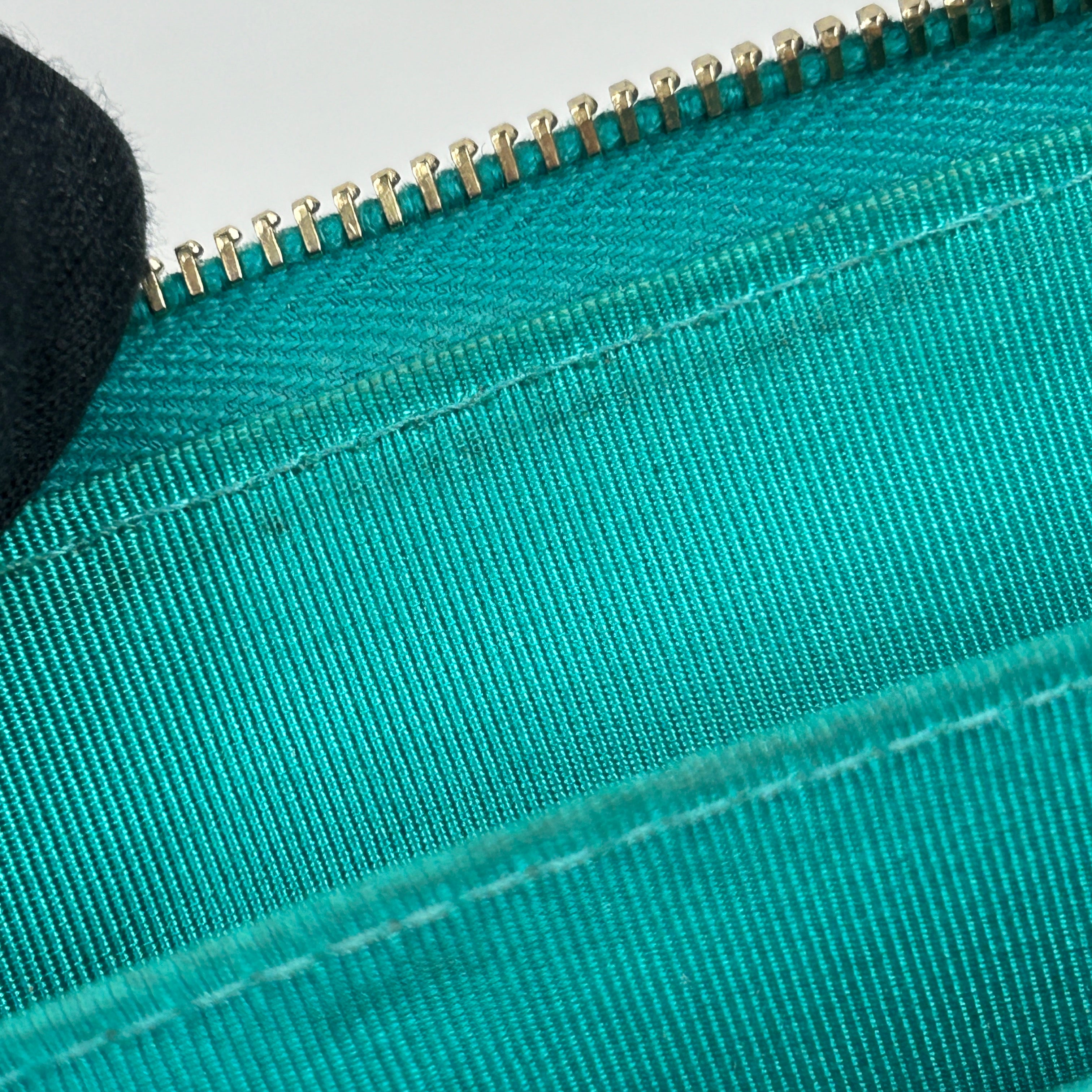 Caviar Quilted Turquoise Zippy Card Wallet