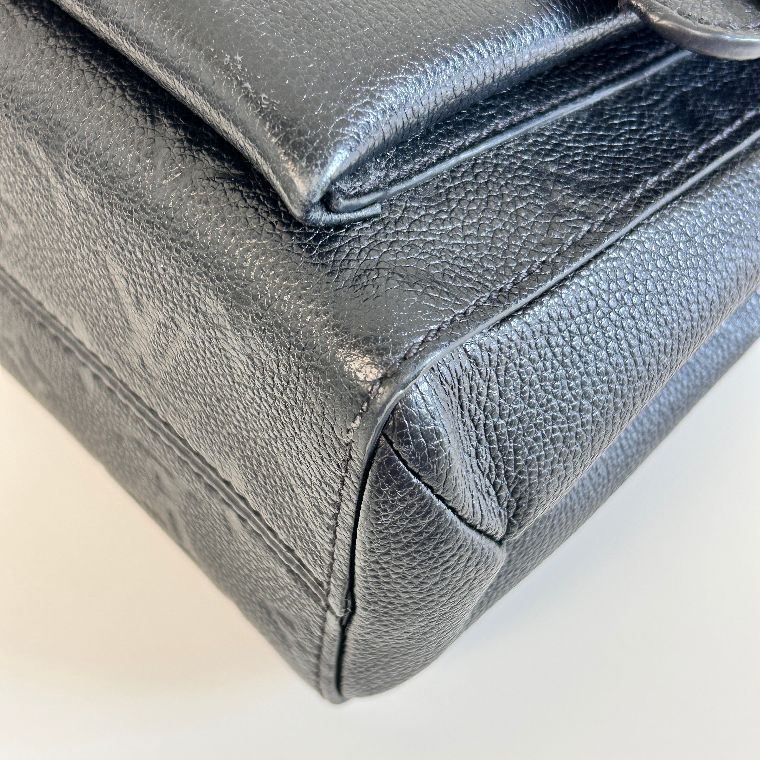 Black Monogram Vavin PM w/GHW