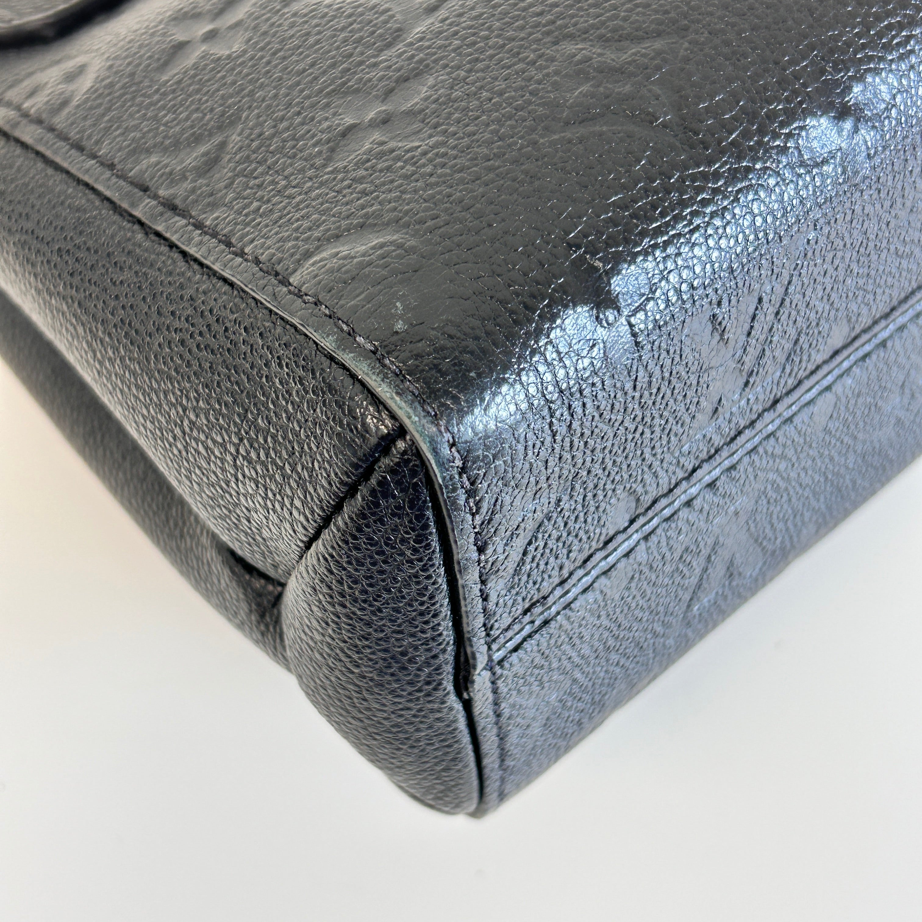 Black Monogram Vavin PM w/GHW