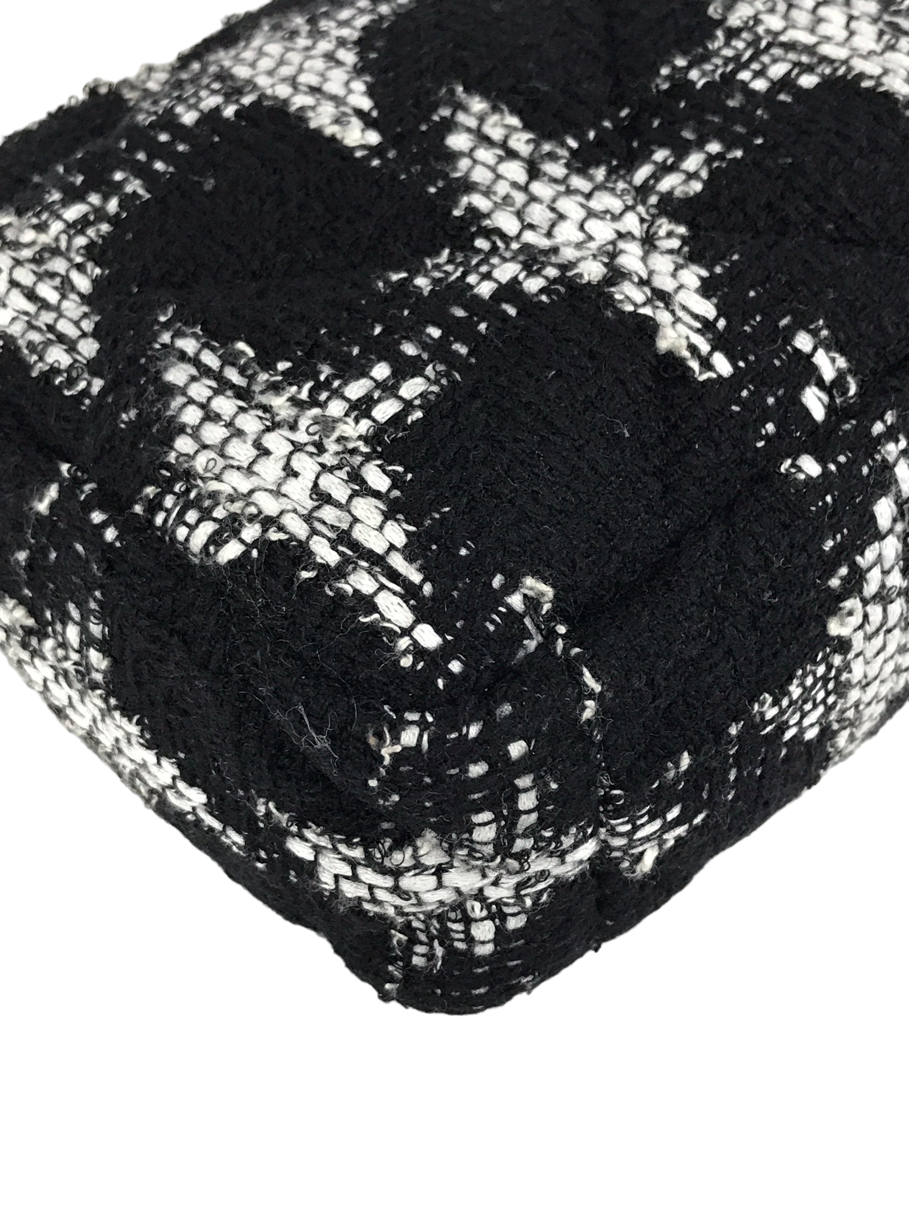 Black/ White Houndstooth Tweed Small 19 W/GHW