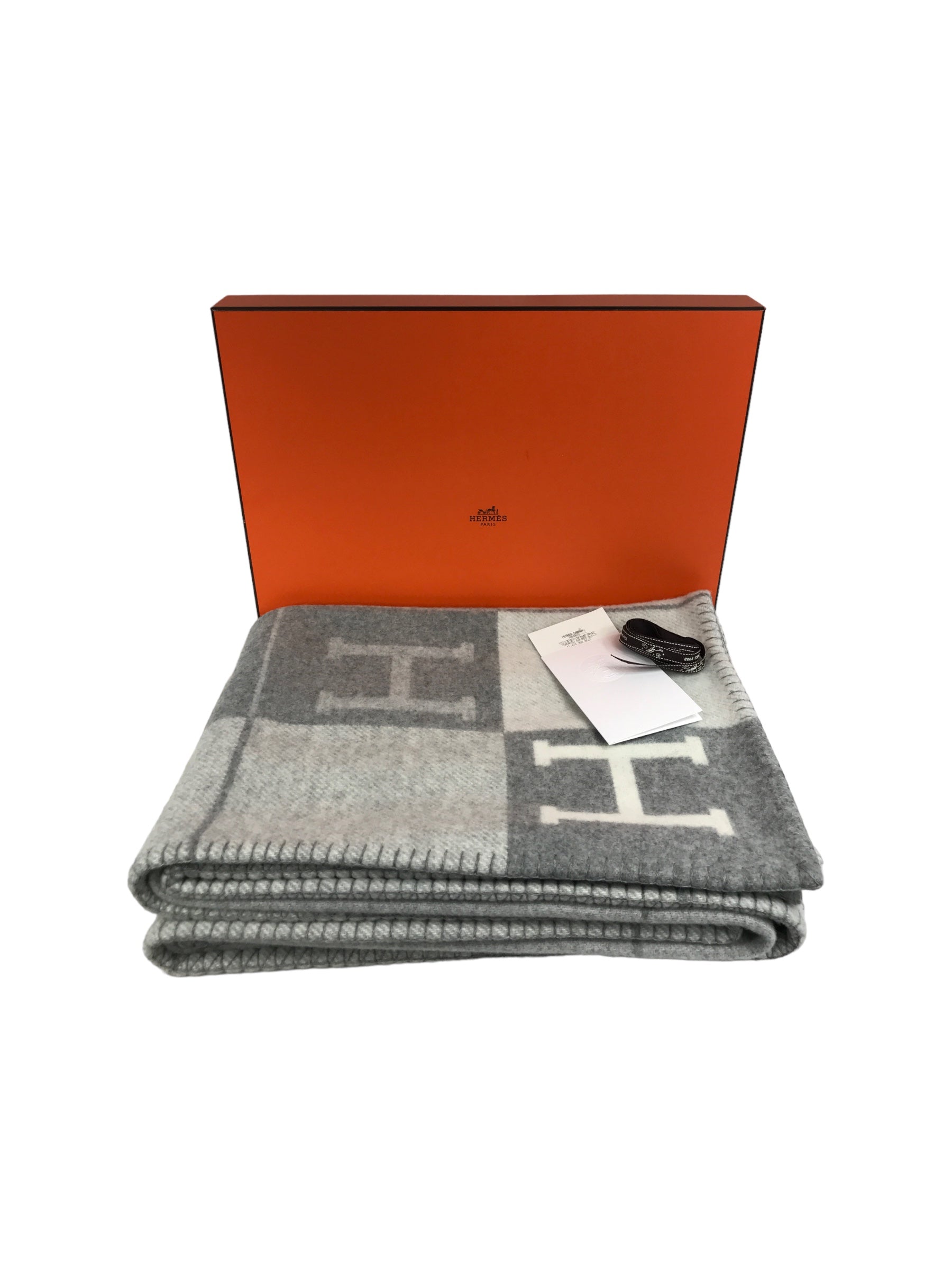 Ecru/Gris Clair Avalon III Throw Blanket