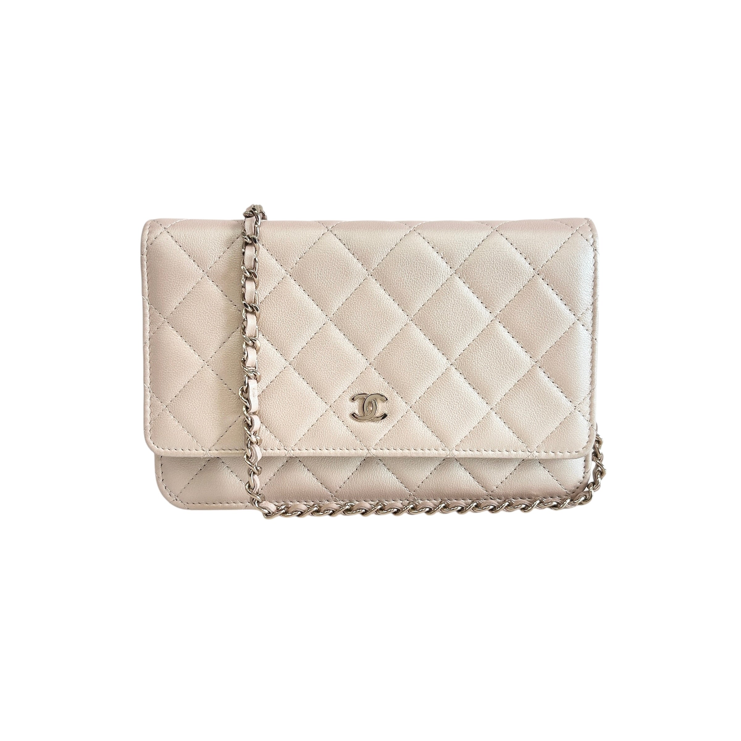 Ivory Iridescent Quilted Lambskin Leather Classic Wallet On Chain w/LGHW