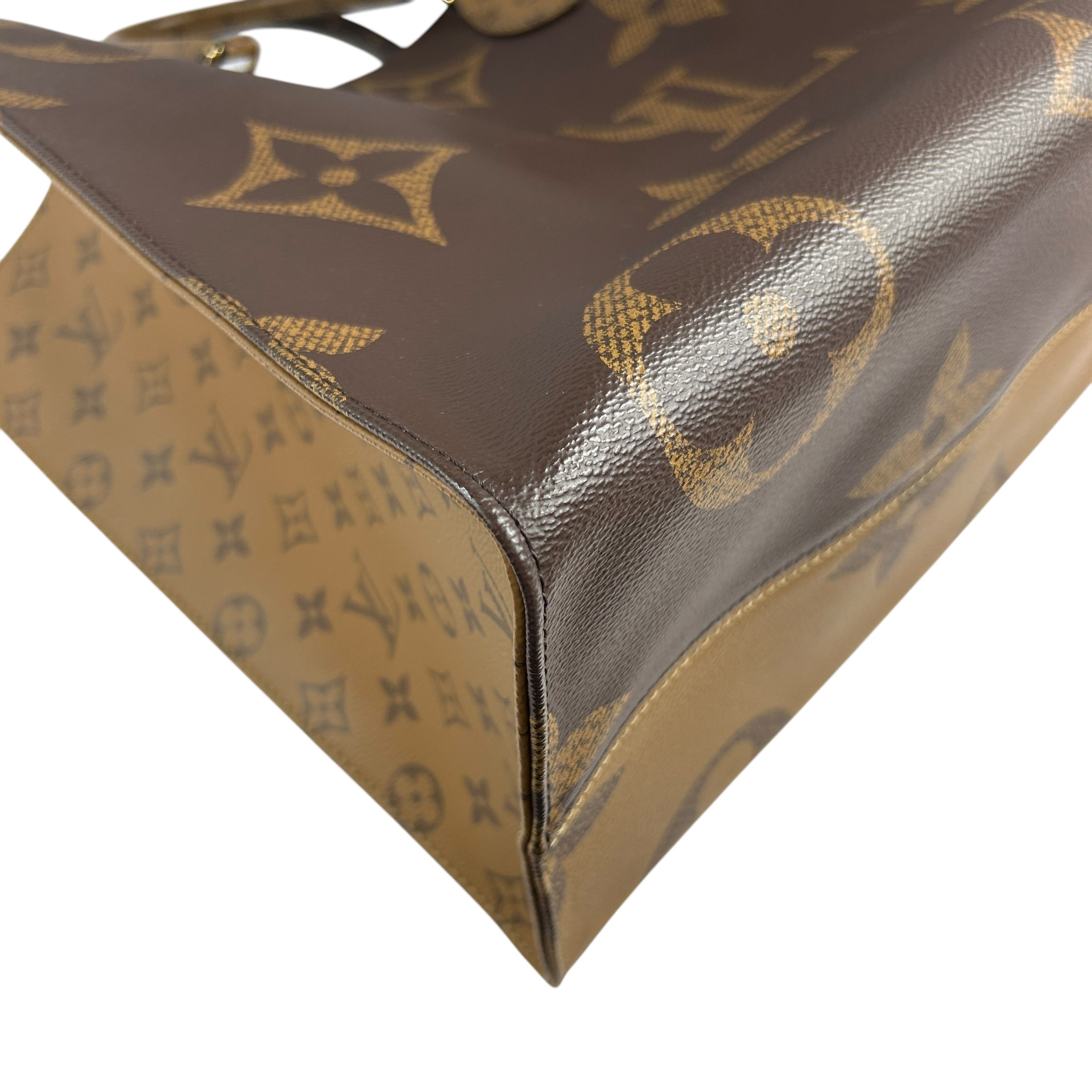 Reverse Monogram OnTheGo GM Tote w/GHW