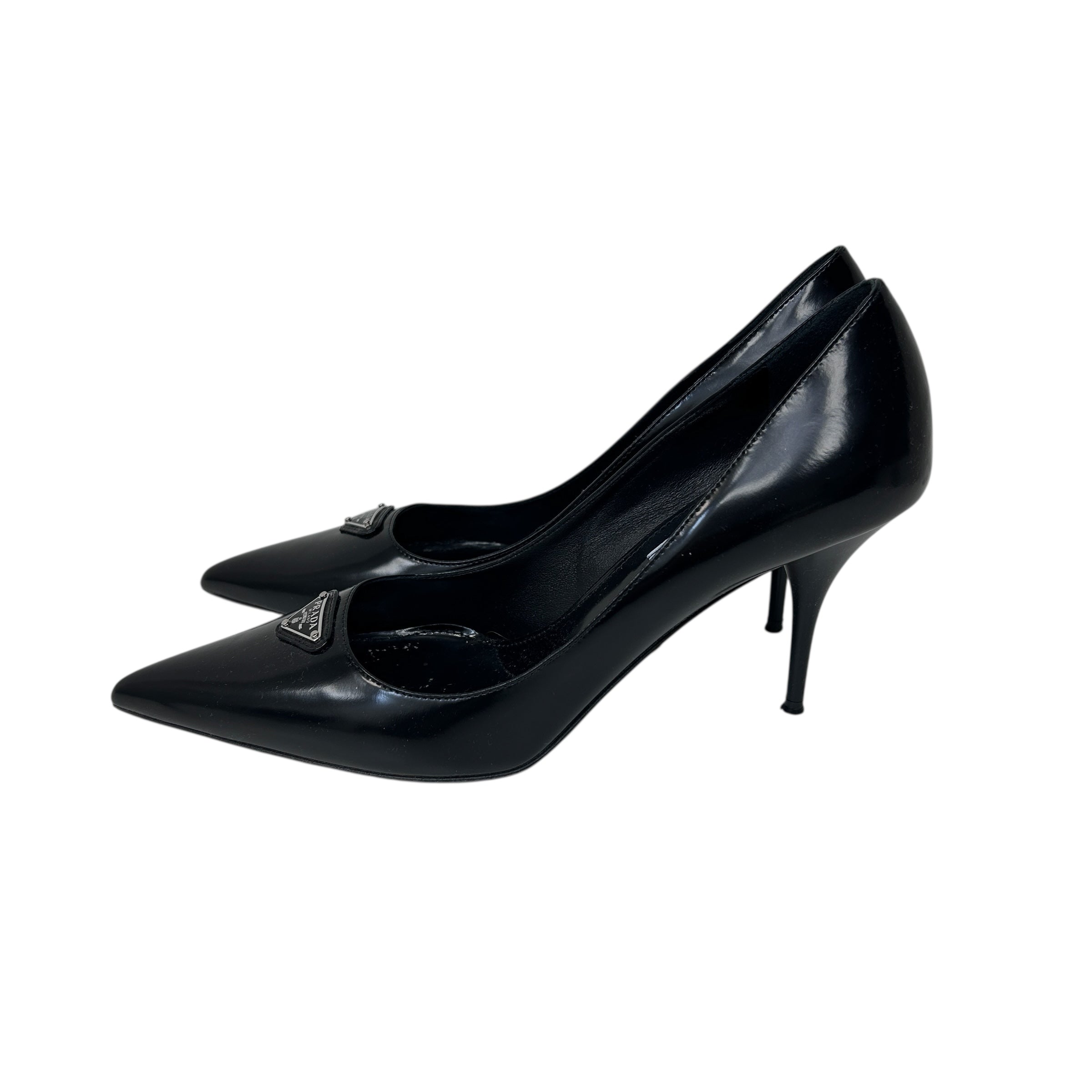 Black Enameled Metal Triangle Leather Pumps