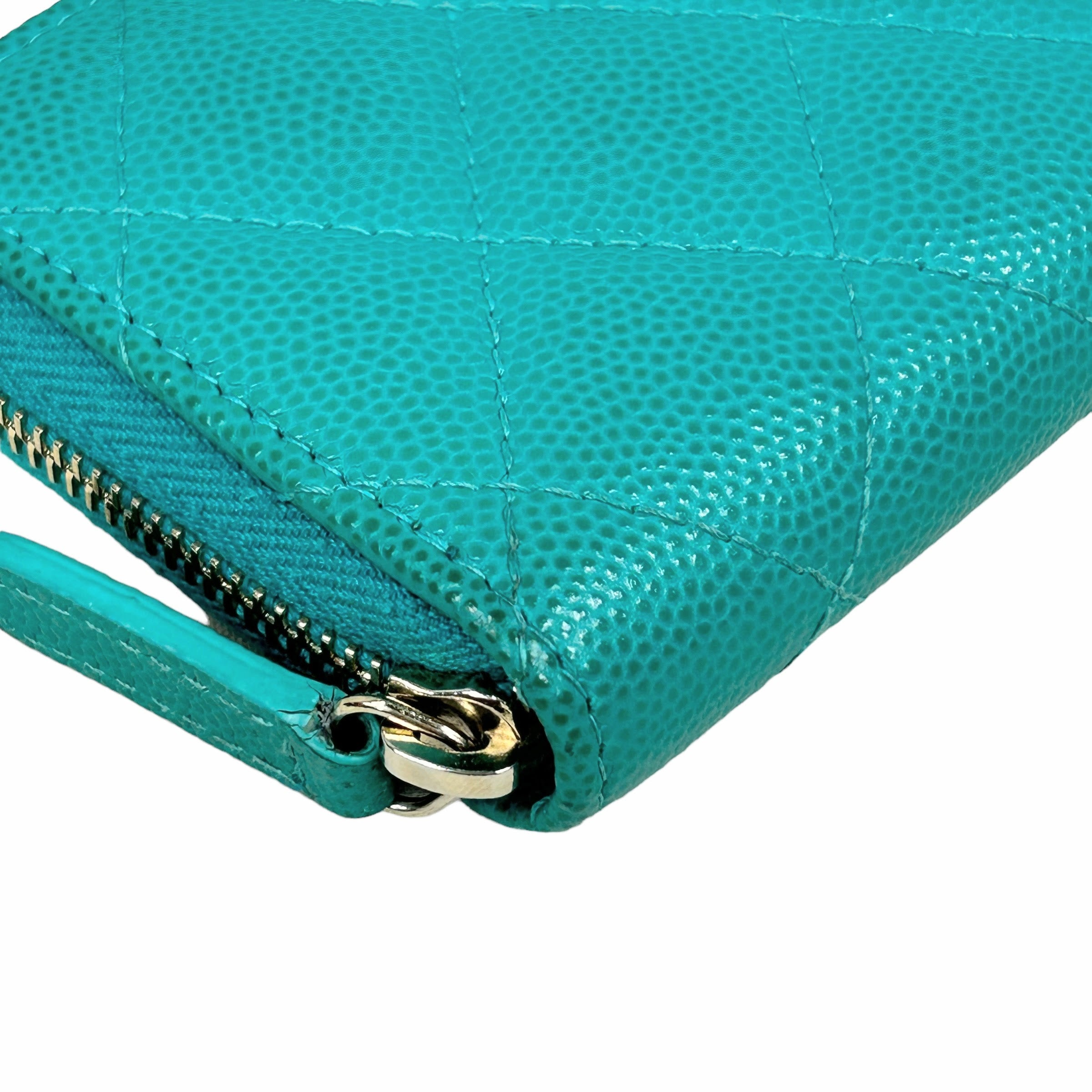 Caviar Quilted Turquoise Zippy Card Wallet