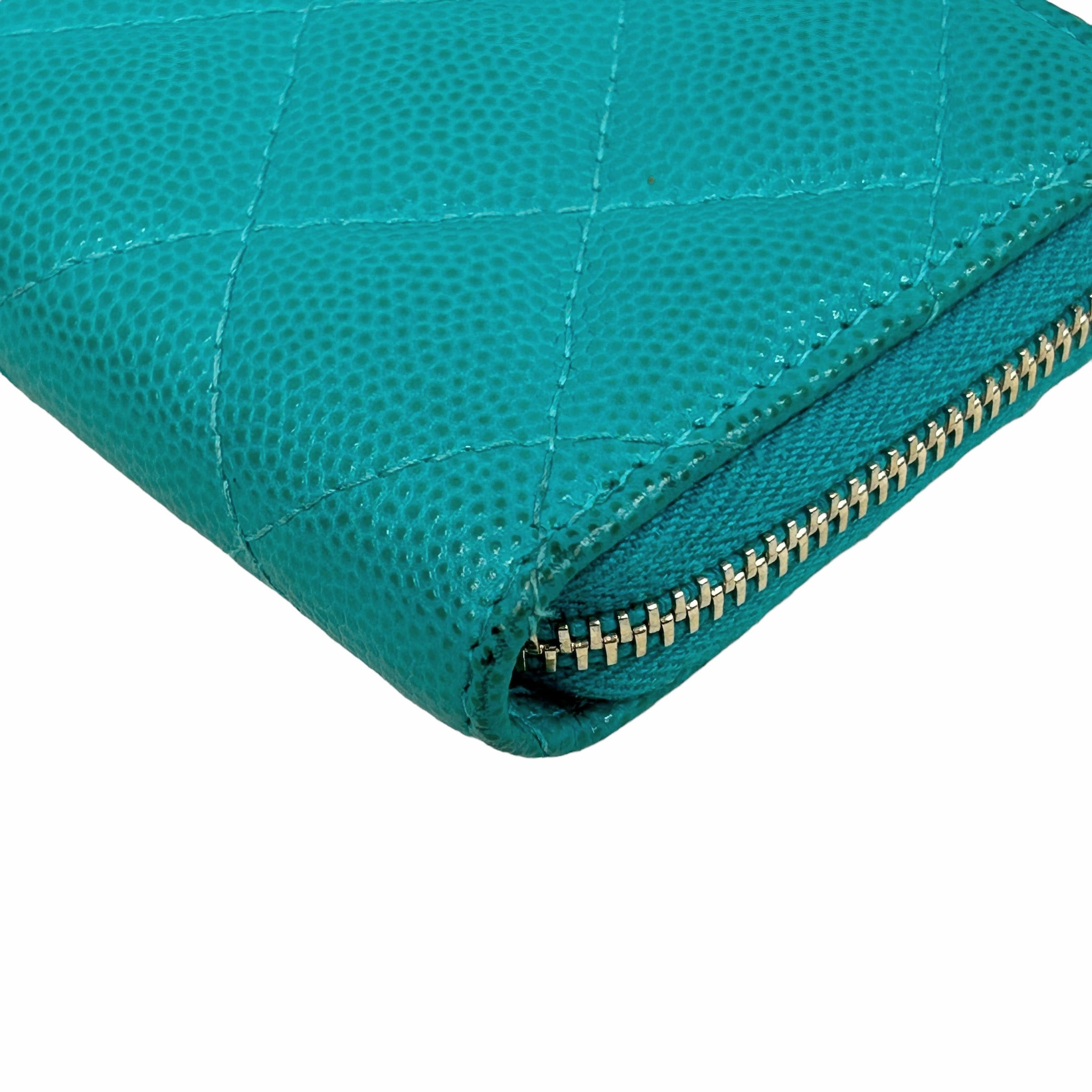 Caviar Quilted Turquoise Zippy Card Wallet