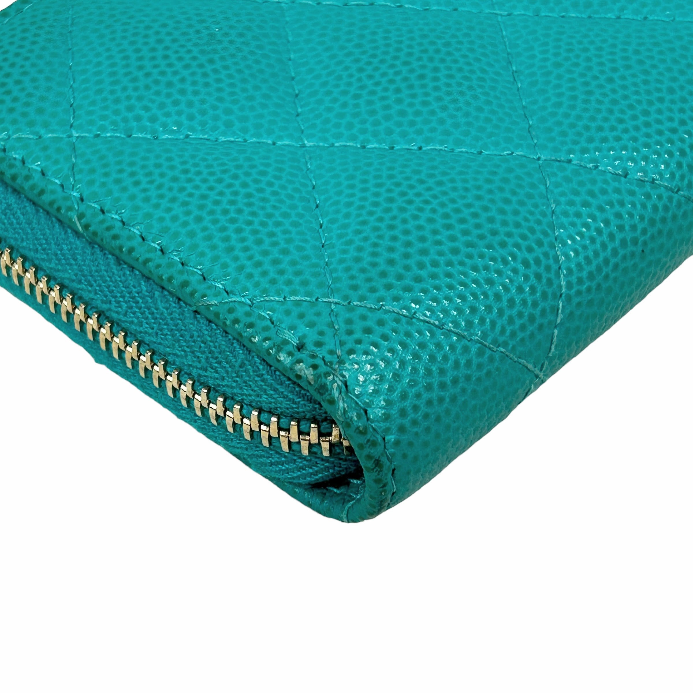 Caviar Quilted Turquoise Zippy Card Wallet