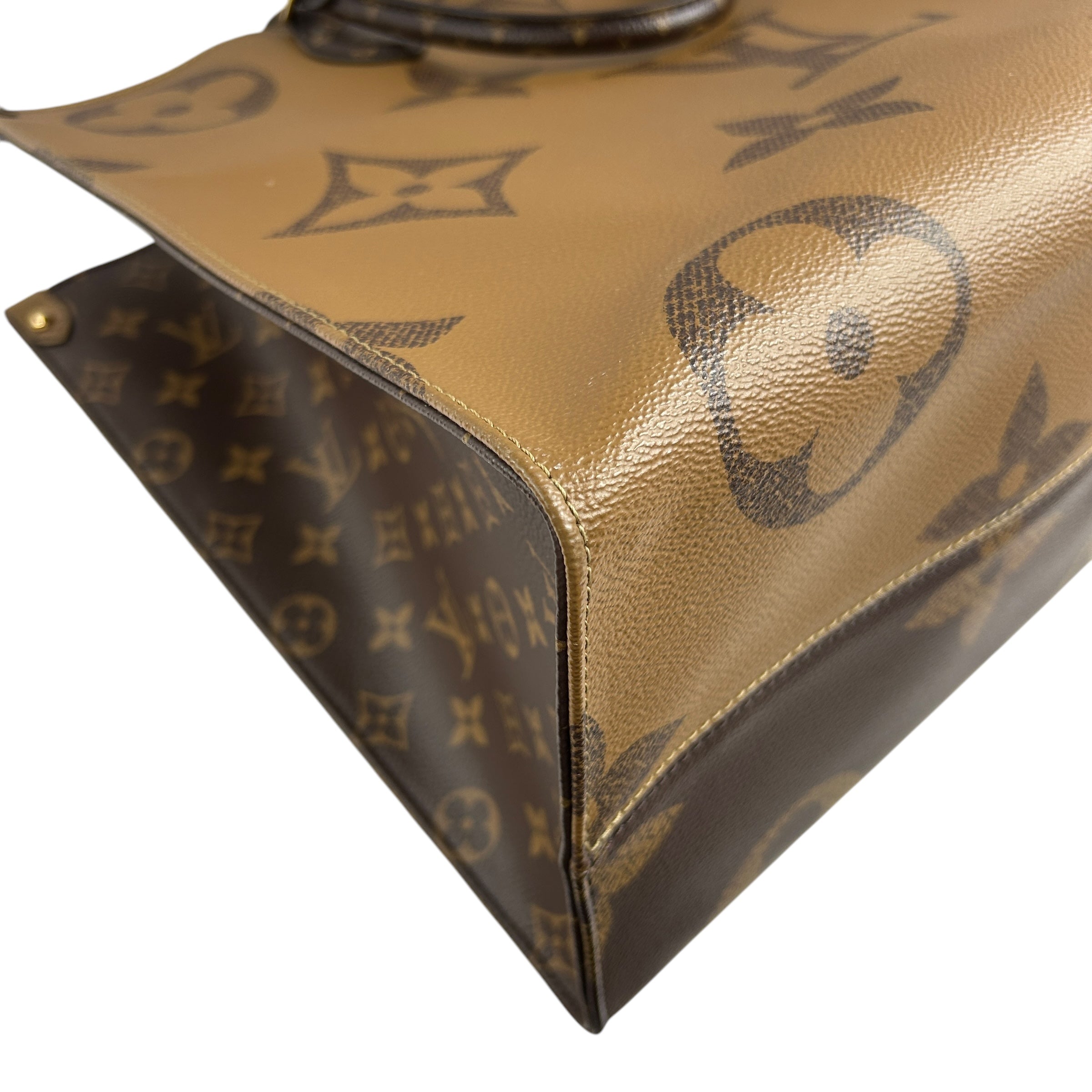 Reverse Monogram OnTheGo GM Tote w/GHW