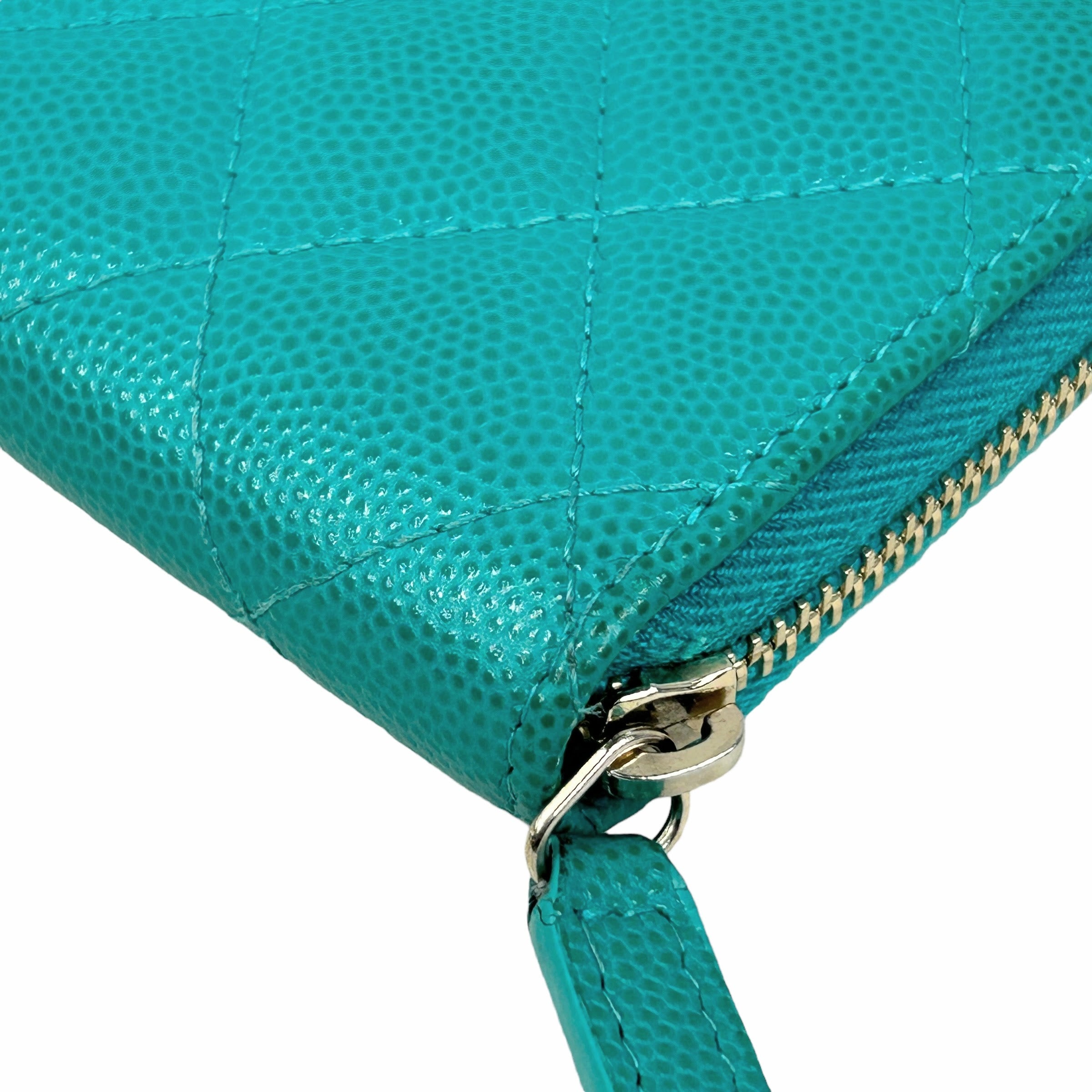 Caviar Quilted Turquoise Zippy Card Wallet