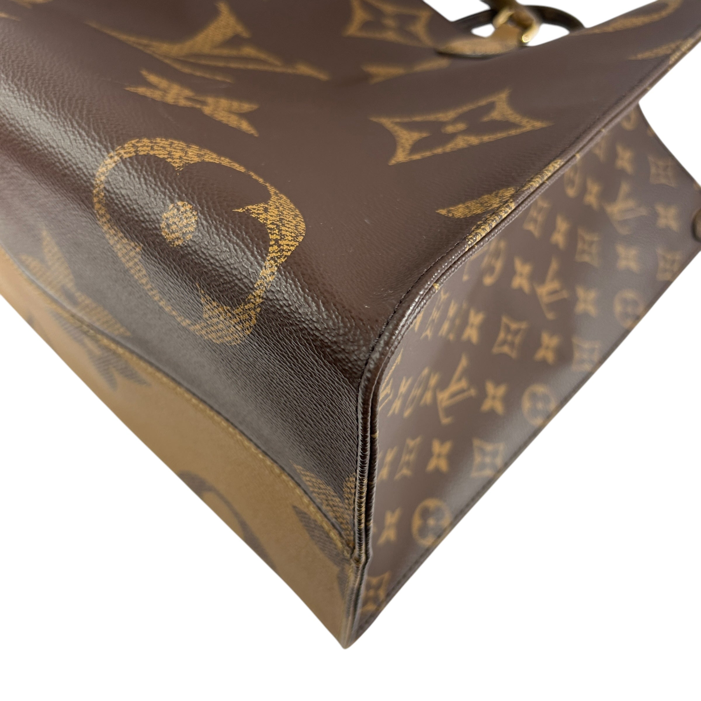 Reverse Monogram OnTheGo GM Tote w/GHW