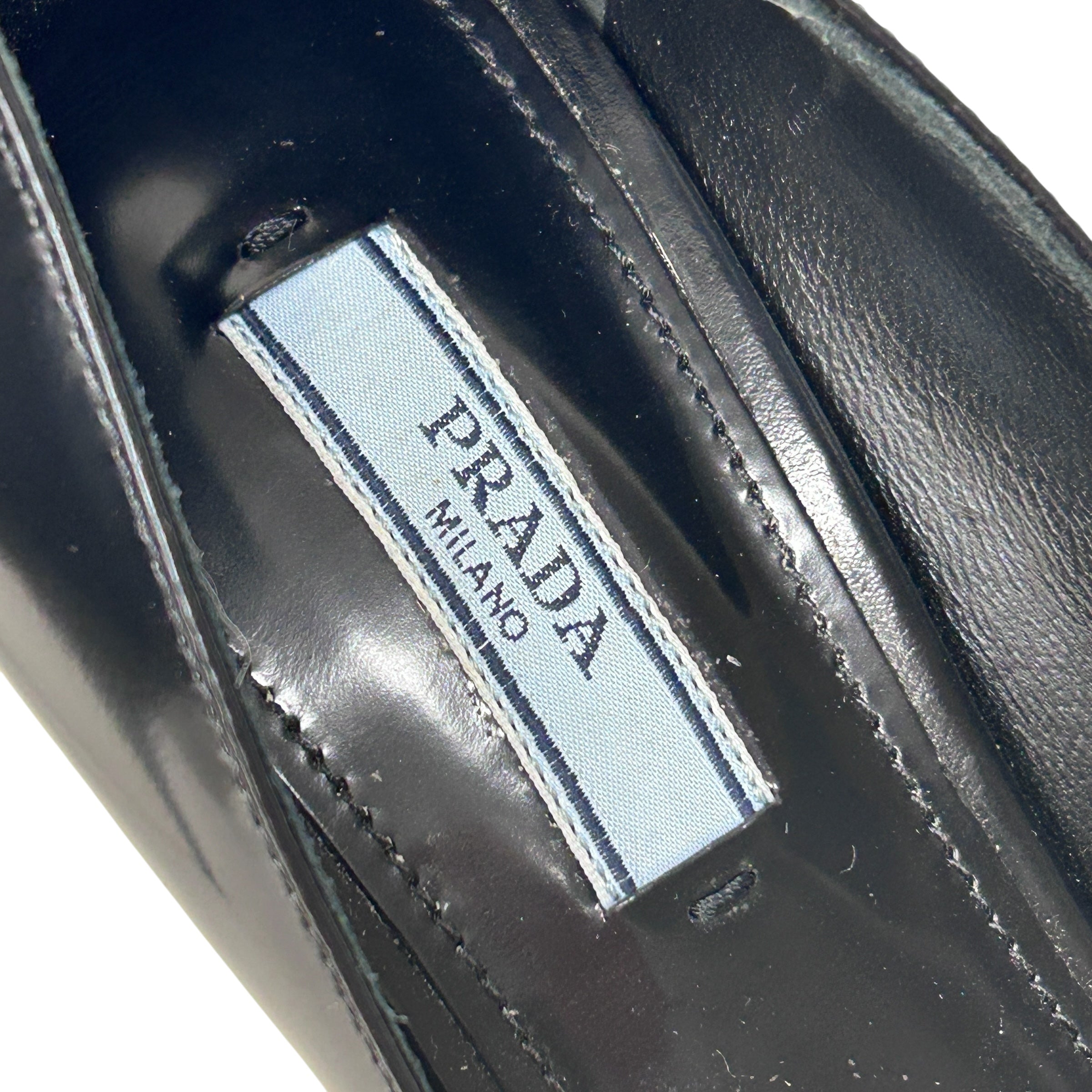 Black Enameled Metal Triangle Leather Pumps