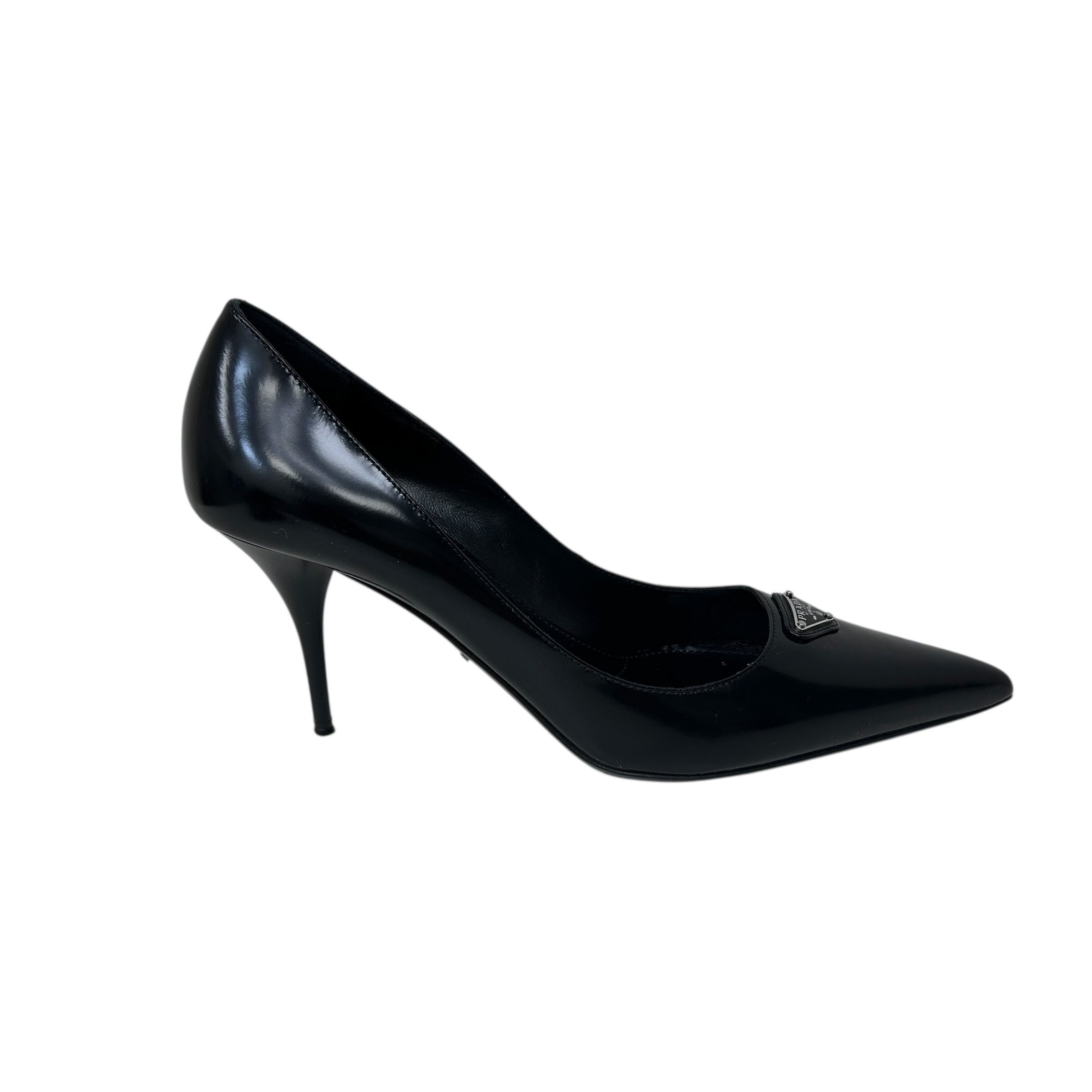 Black Enameled Metal Triangle Leather Pumps