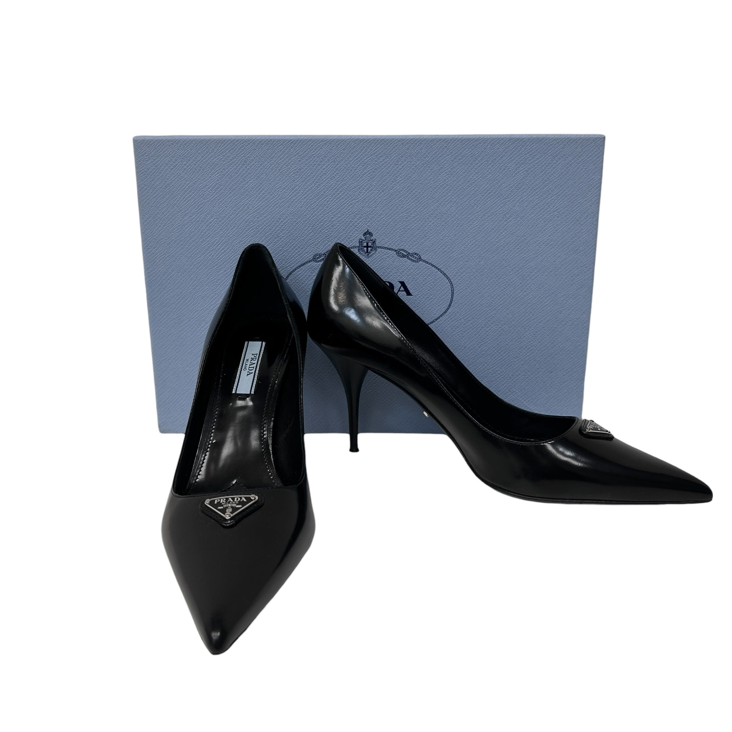 Black Enameled Metal Triangle Leather Pumps
