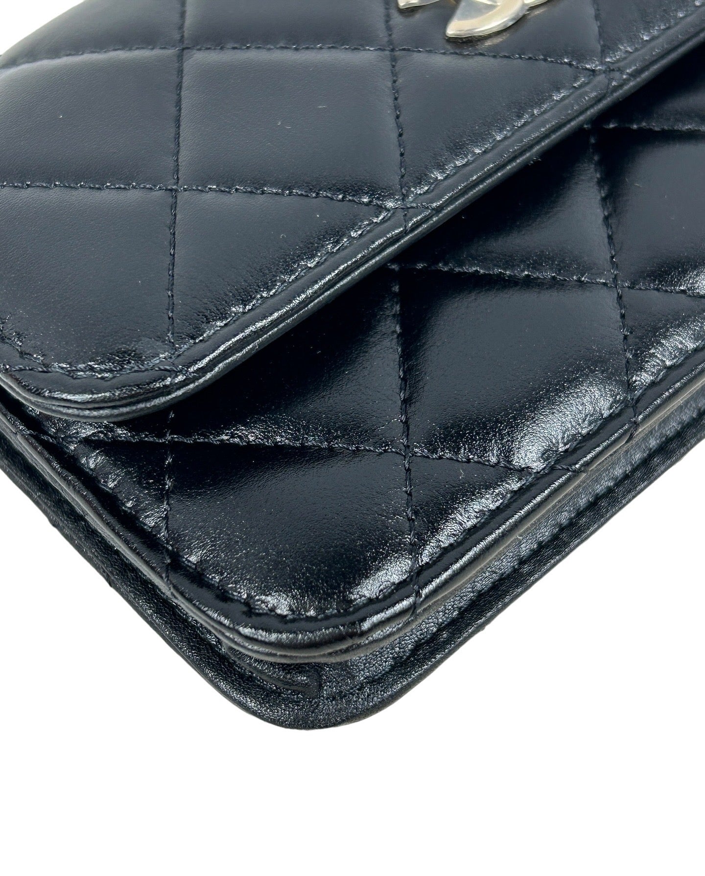 Black Lambskin Quilted Leather Mini Wallet w/Oversized Pearl Strap w/LGW