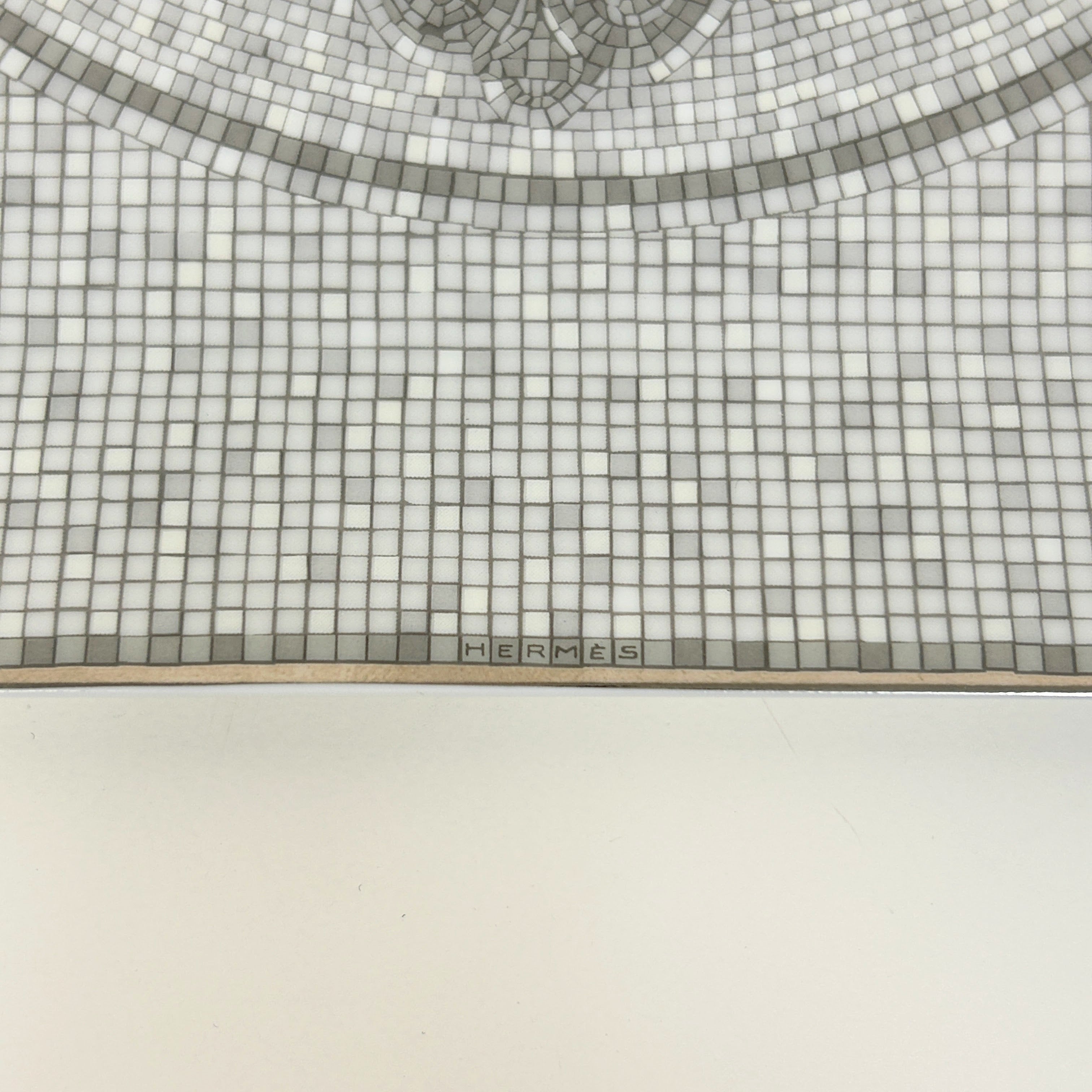 Mosaic au 24 Platinum Square Plate - Haute Classics