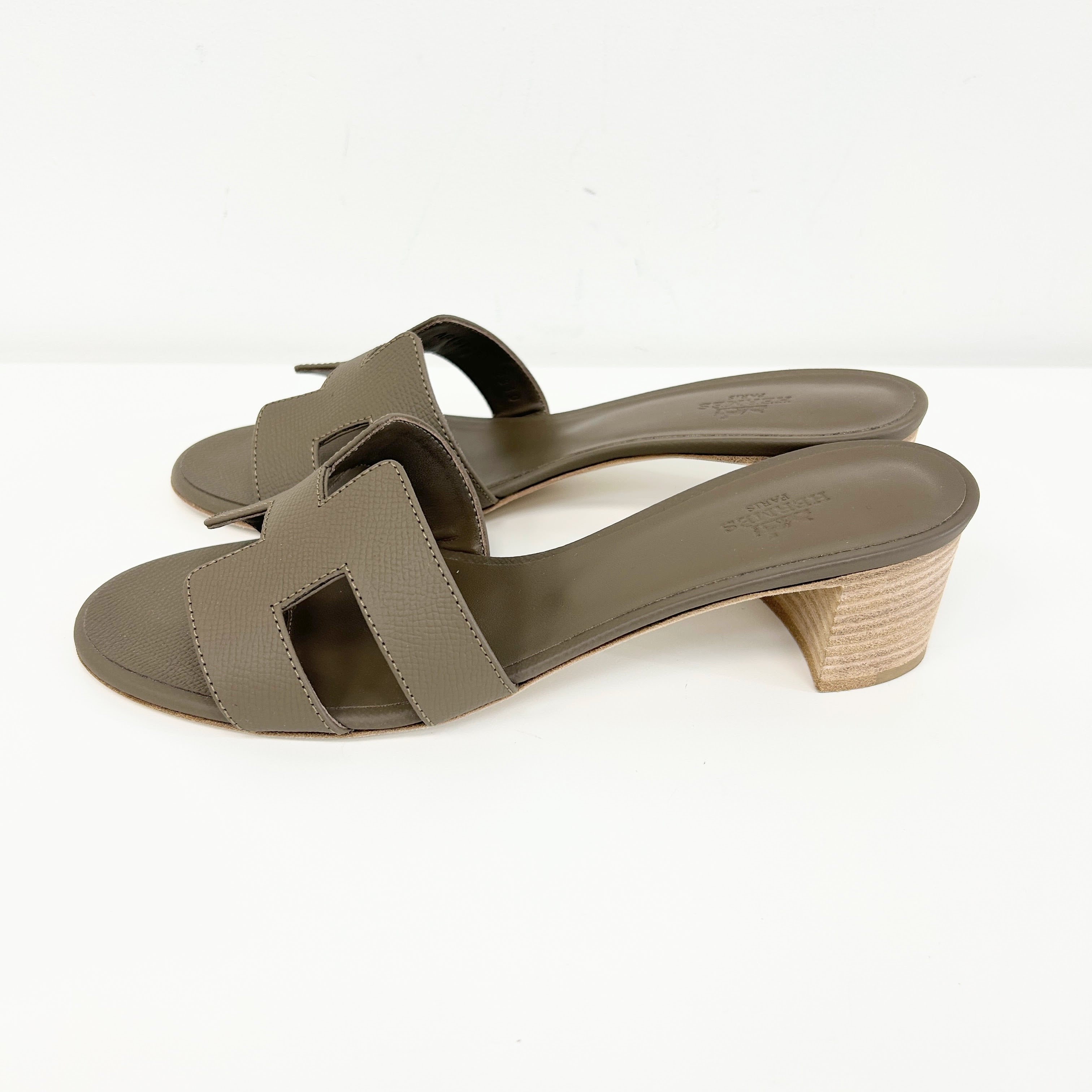 Etoupe Epsom Oasis Block Heel Sandals - Haute Classics
