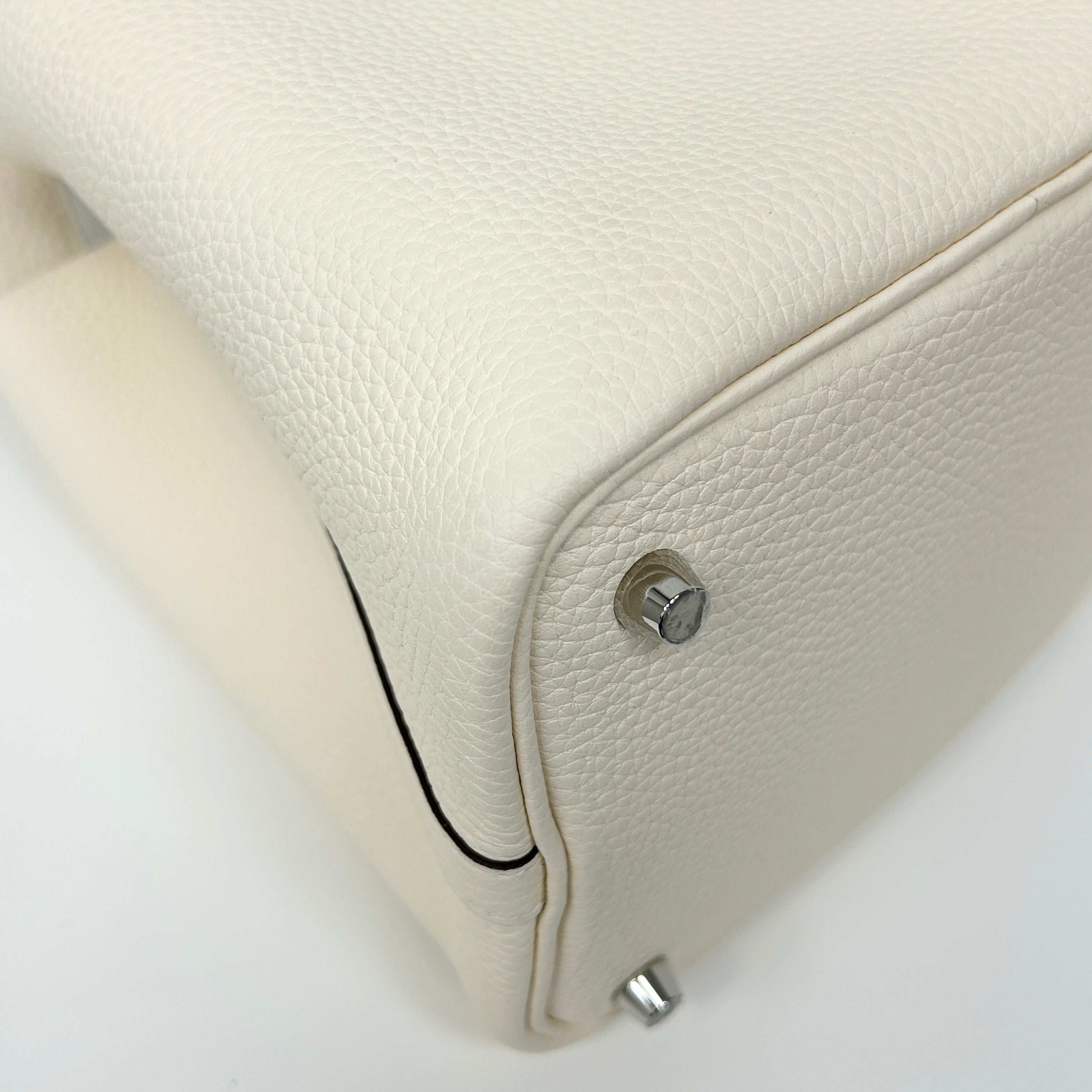 Ivory Clemence Picotin 18 w/PHW - Haute Classics
