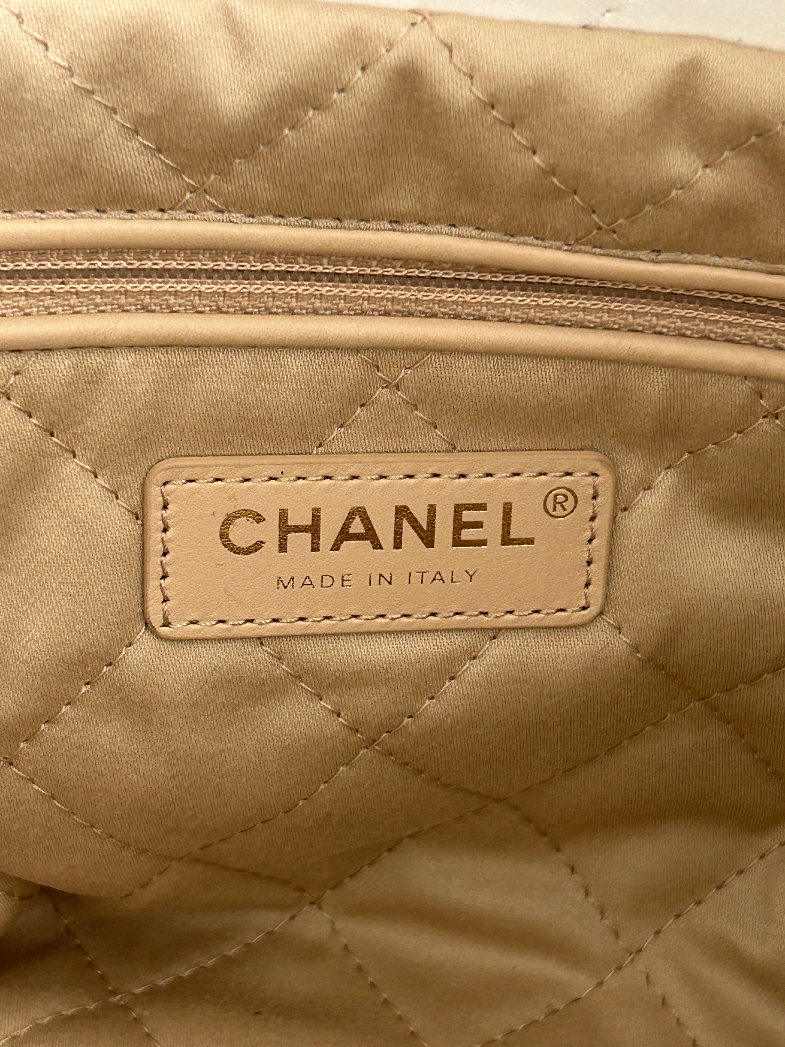 22 White Calfskin Medium Hobo Bag w/AGHW - Haute Classics