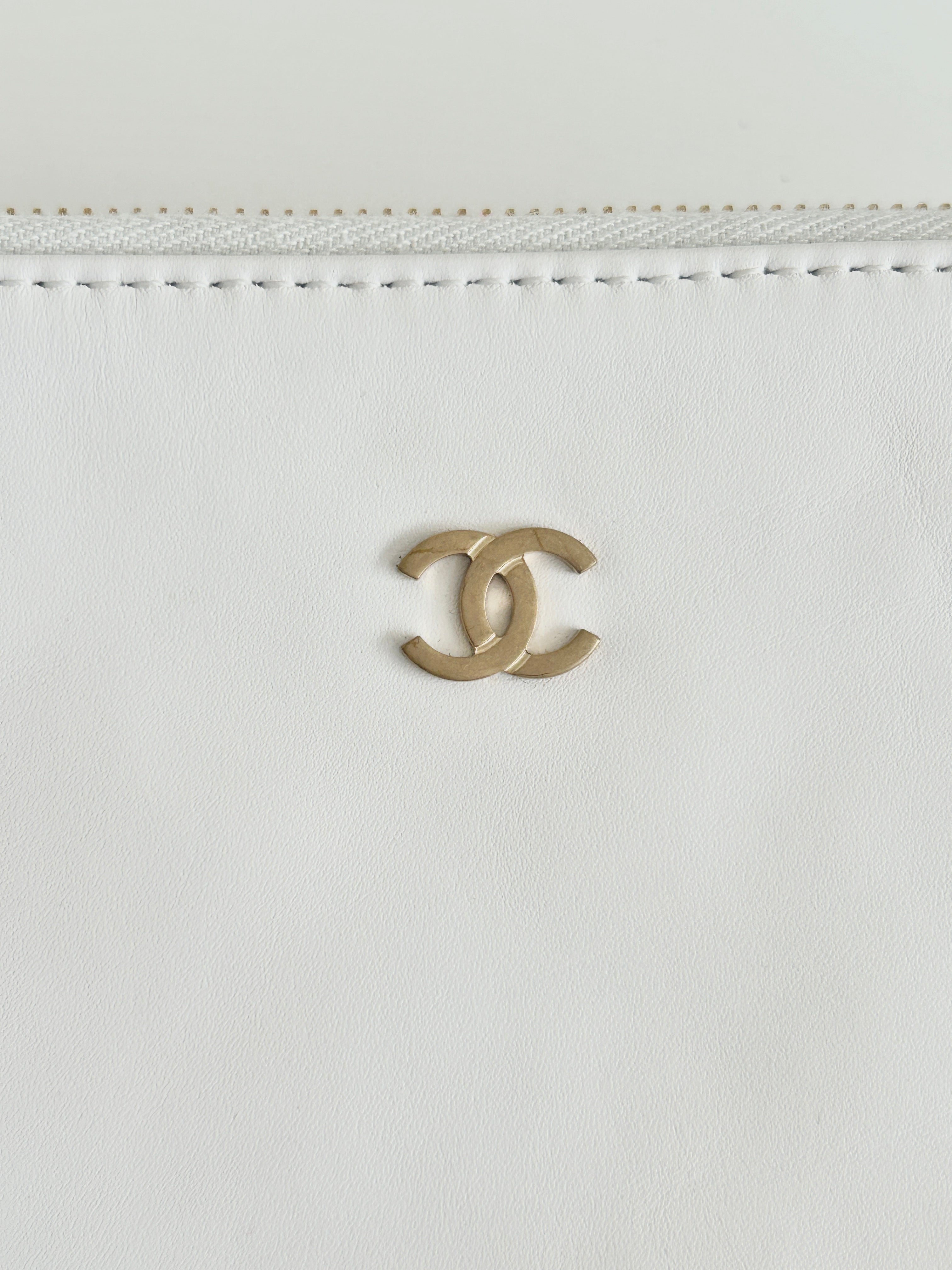 22 White Calfskin Medium Hobo Bag w/AGHW - Haute Classics