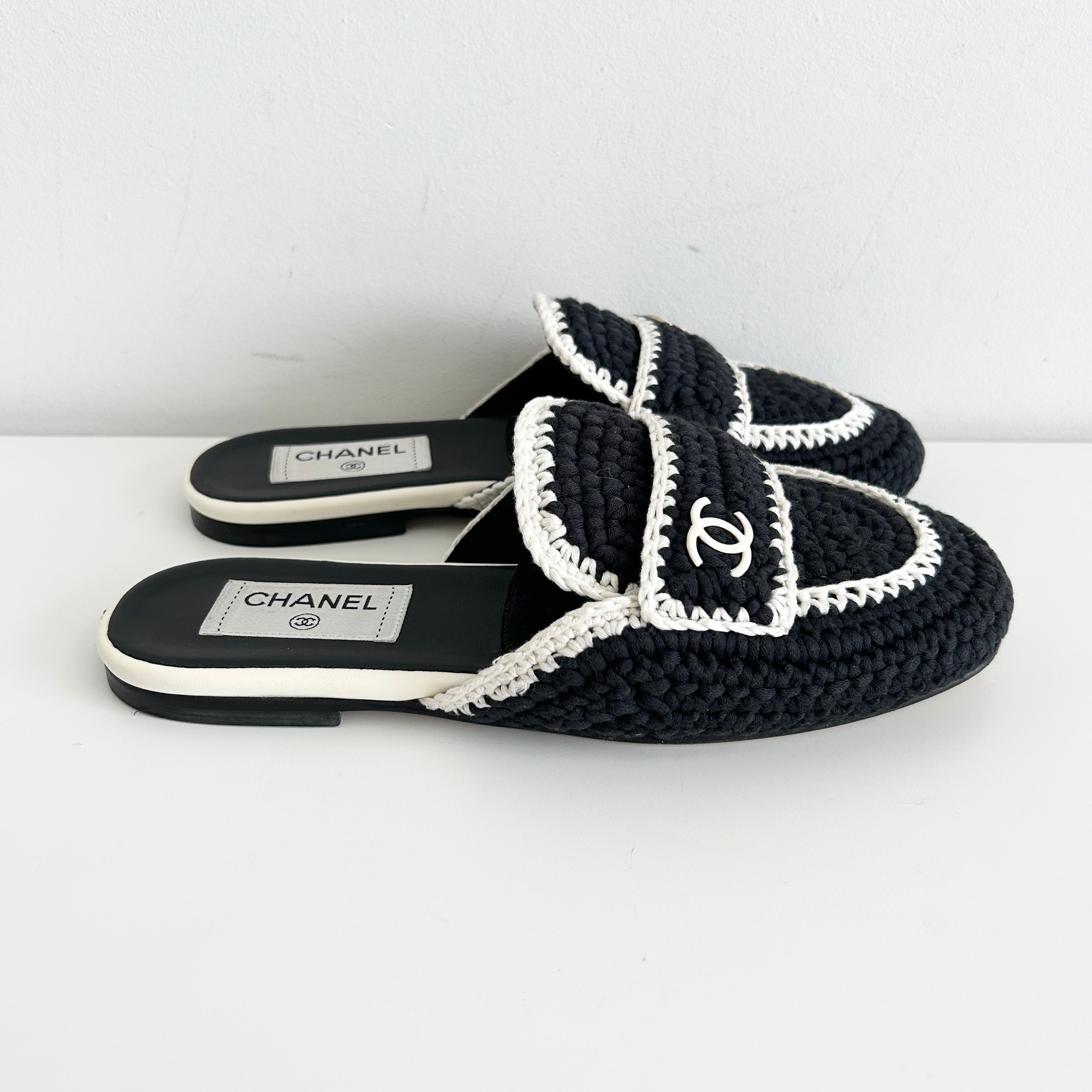 Black/White 2023 Knit CC Logo Mules - Haute Classics