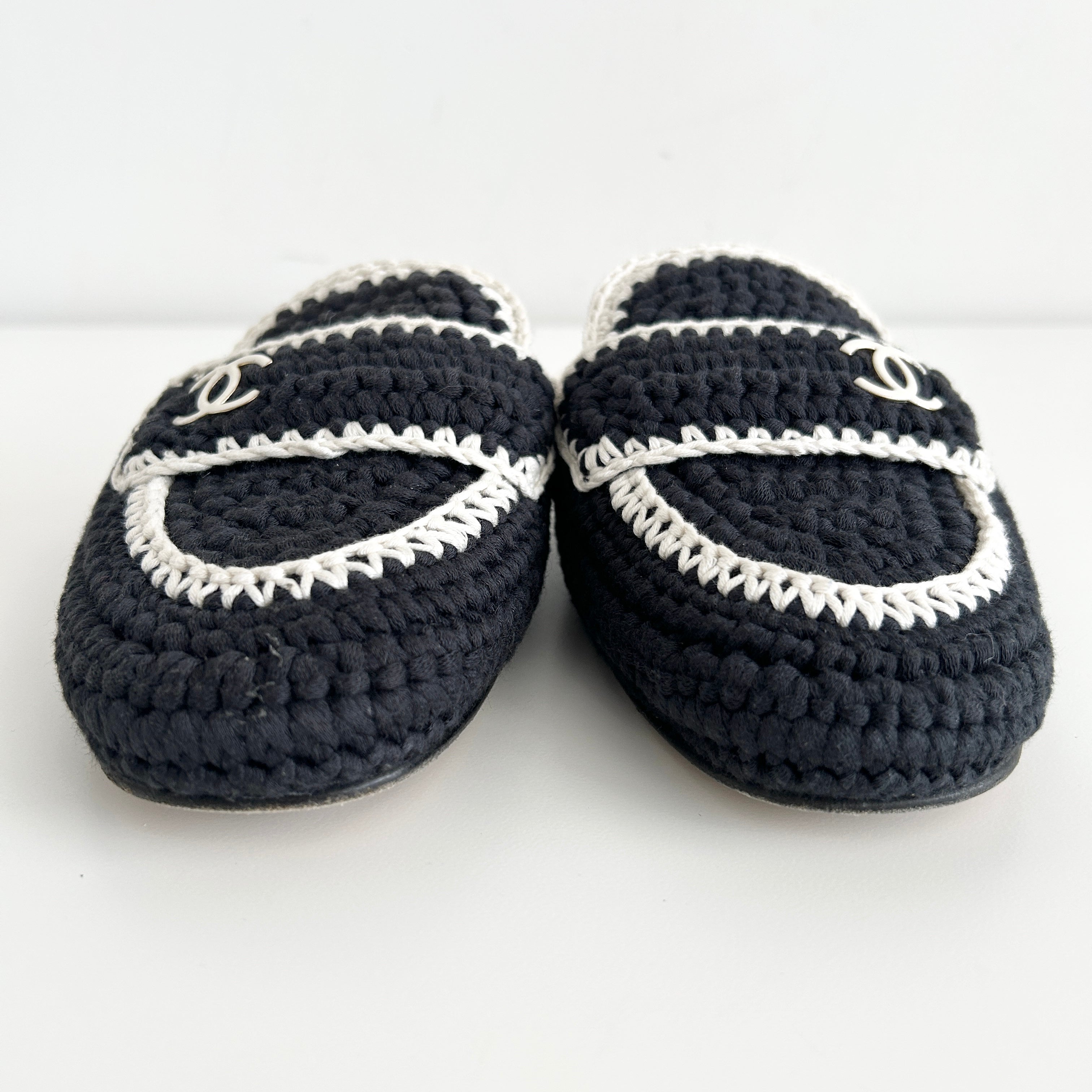 Black/White 2023 Knit CC Logo Mules - Haute Classics